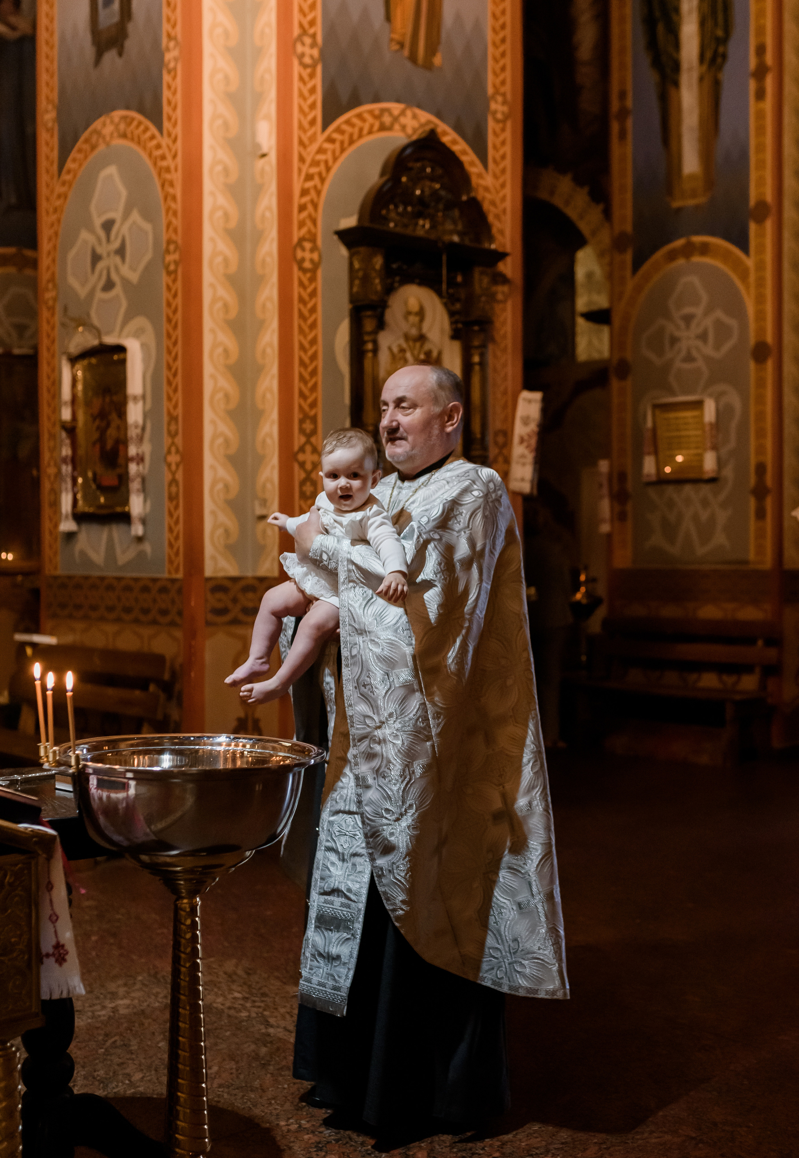 Хрещення Даринки. Храм Успіння Пресвятої Богородиці (Пирогоща). Київ. Сімейний та дитячий фотограф в Києві та Ірпені Тетяна Чайка