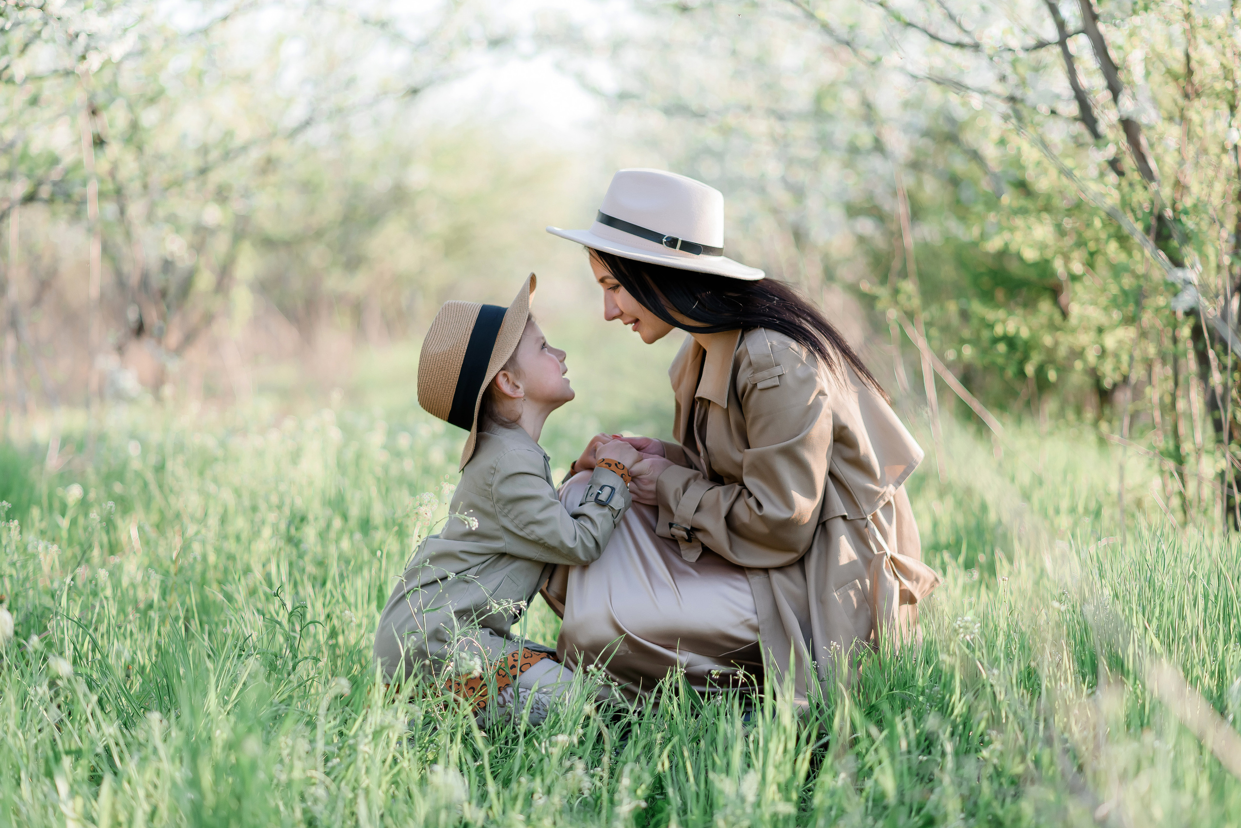 Фотосесія у квітучому саду. Сімейний та дитячий фотограф в Києві та Ірпені Тетяна Чайка