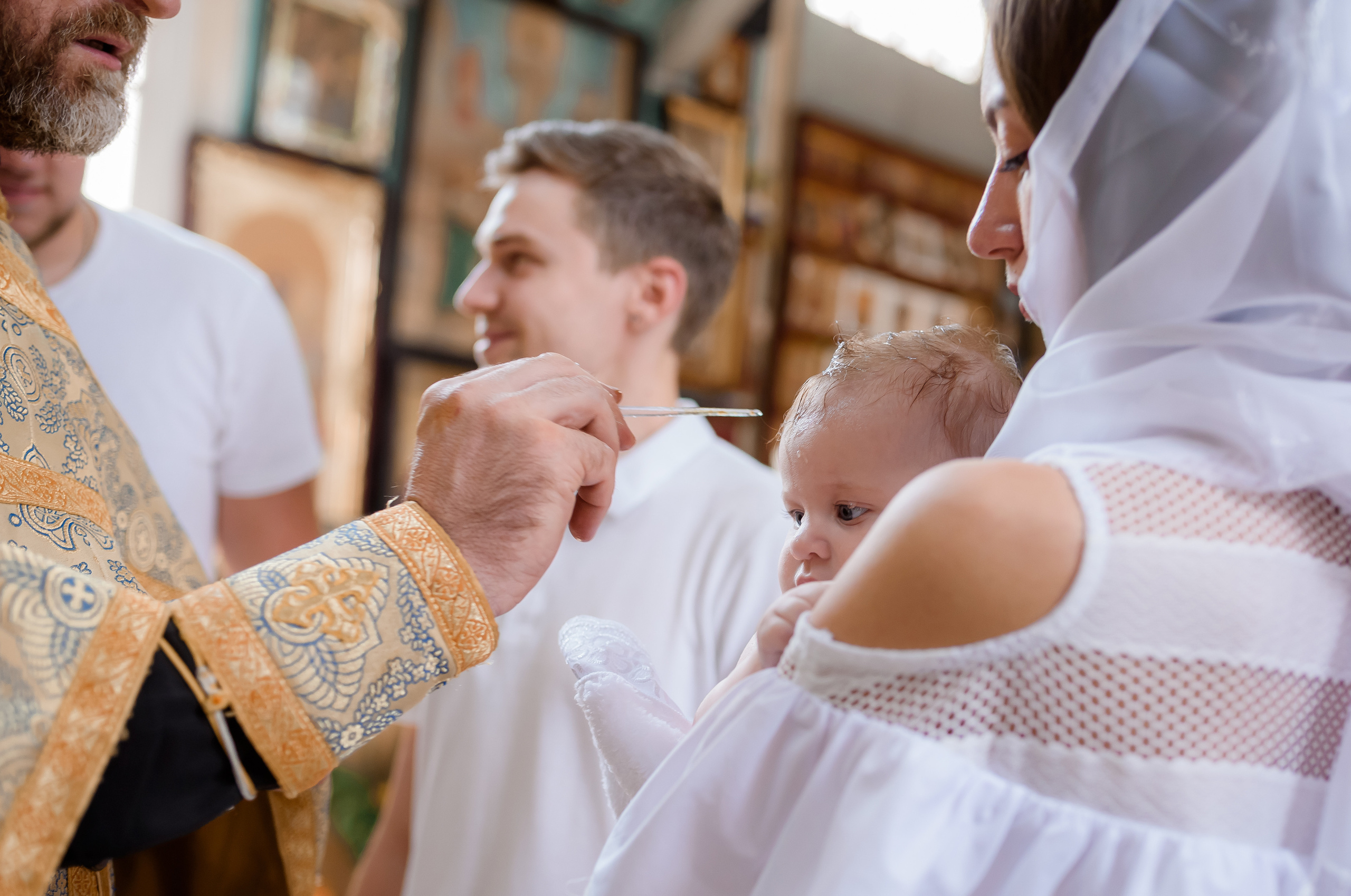 Хрещення Емми. Свято-Троїцька Церква м.Ірпінь. Сімейний та дитячий фотограф в Києві та Ірпені Тетяна Чайка