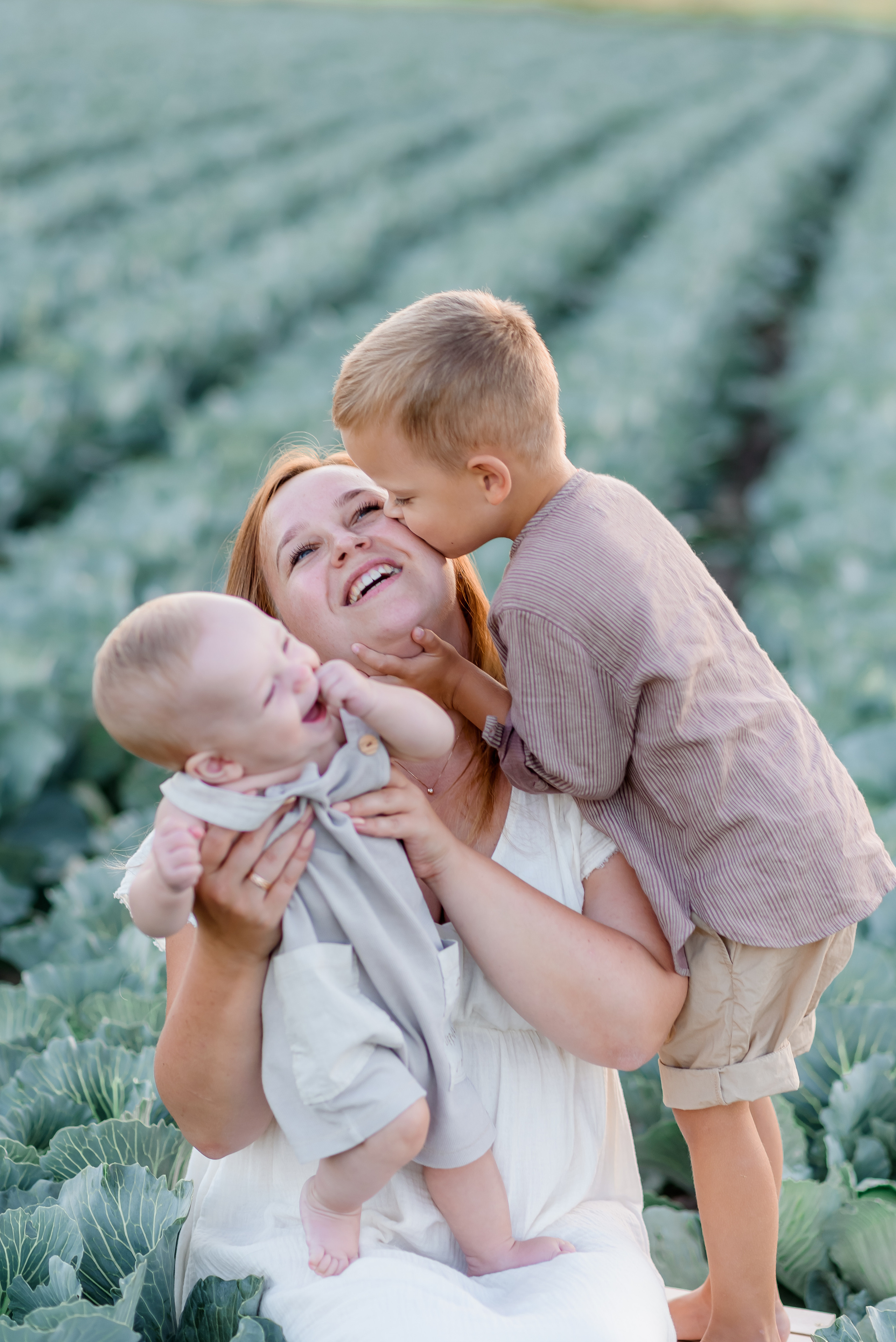 Сімейна в капусті. Надя з родиною. Сімейний та дитячий фотограф в Києві та Ірпені Тетяна Чайка