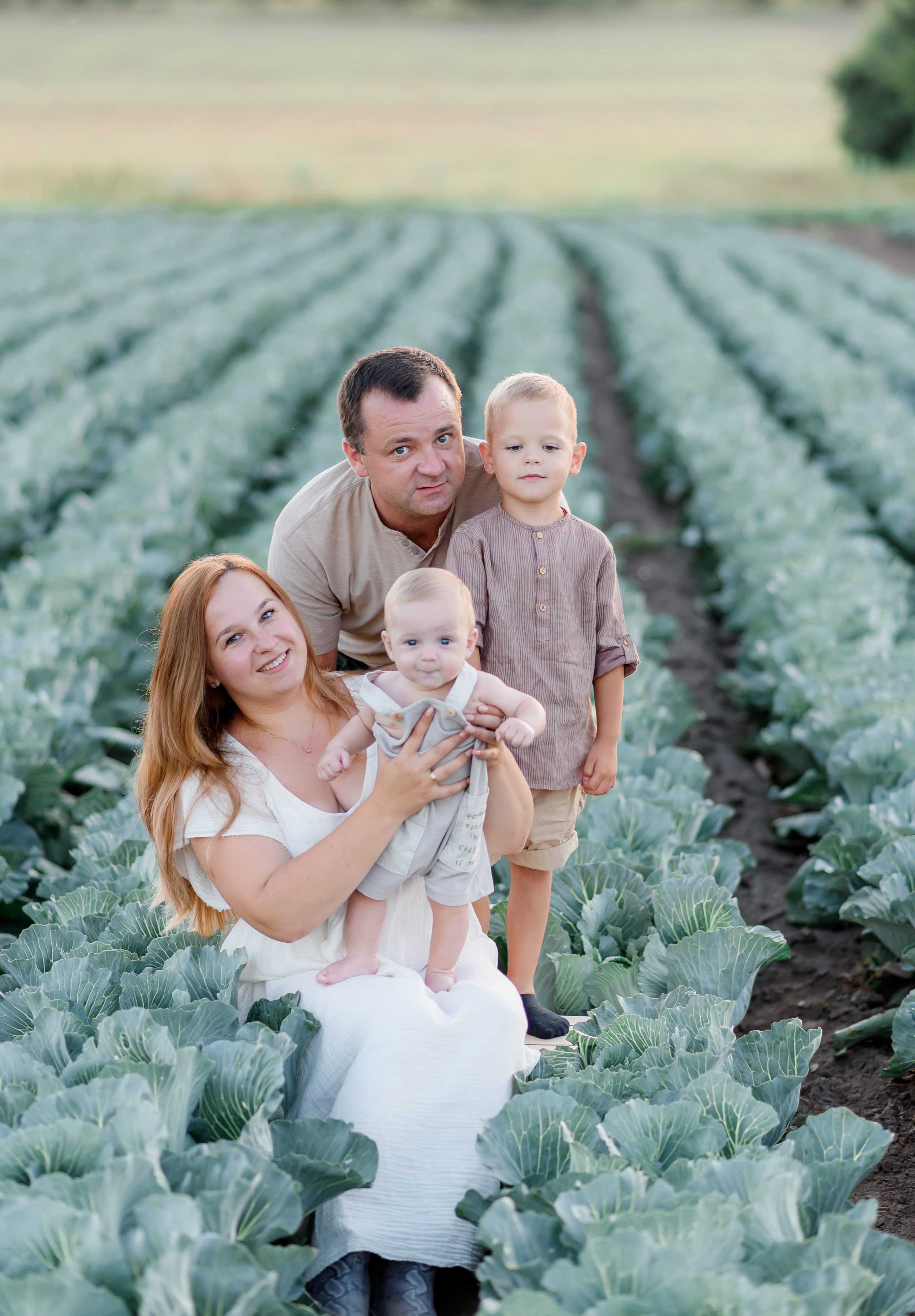 Сімейна в капусті. Надя з родиною. Сімейний та дитячий фотограф в Києві та Ірпені Тетяна Чайка