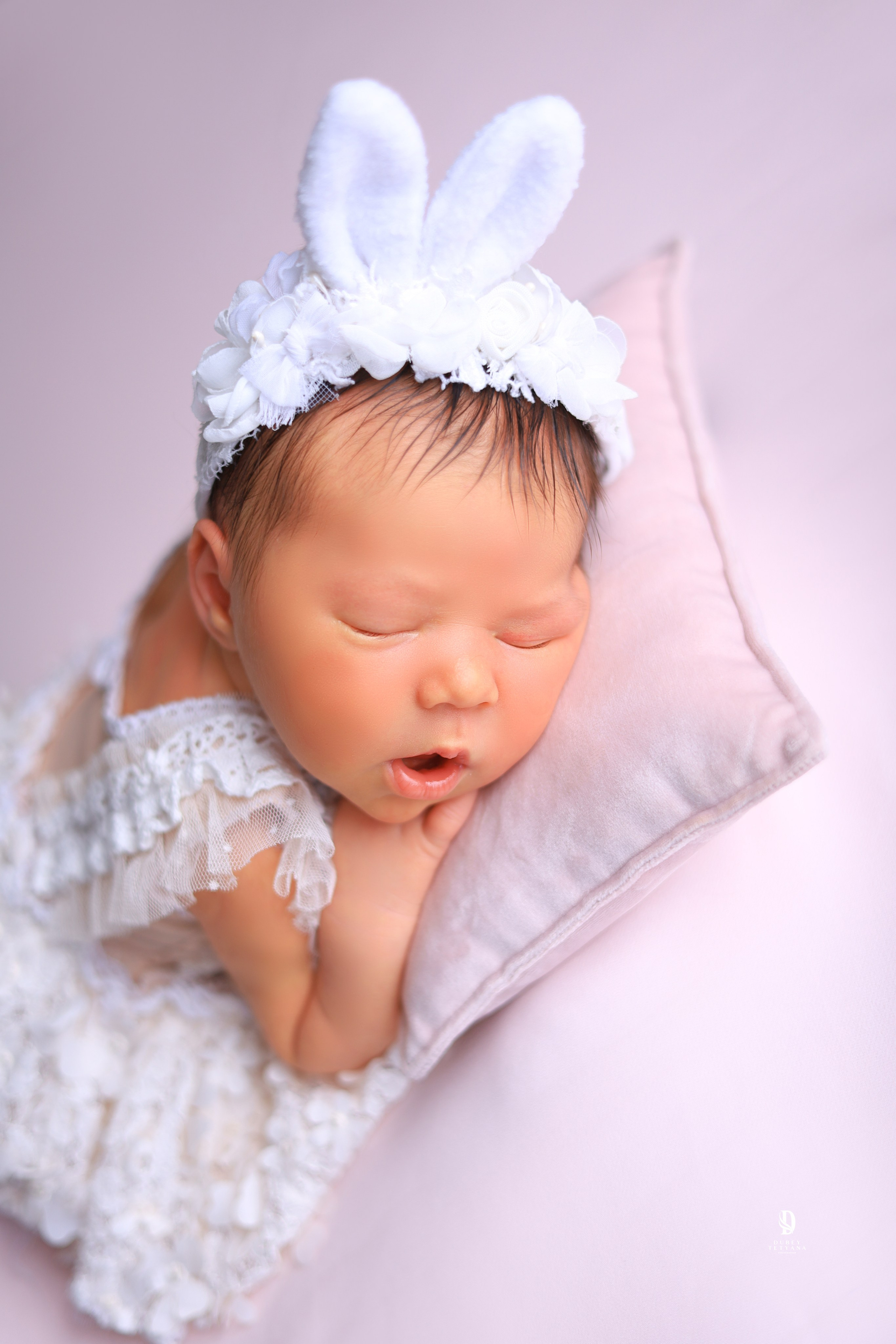 NOVOROZENÝ. Fotografka miminek a těhotenství v Praze a celé ČR