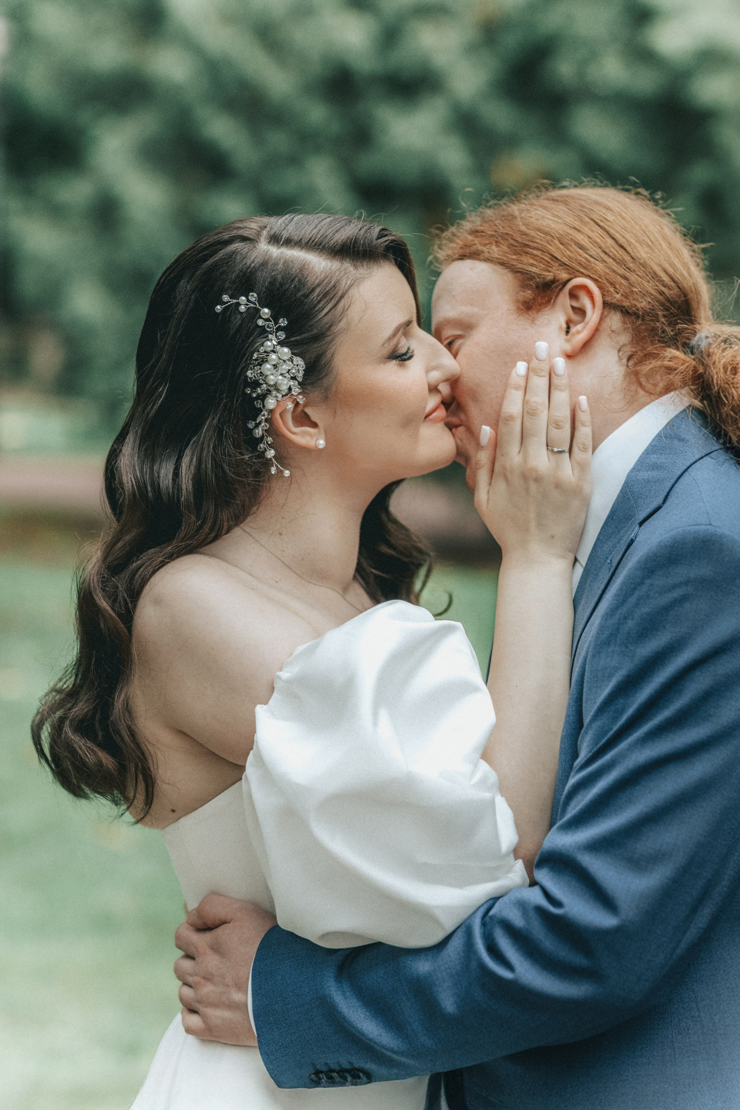 Hääkuvaus. Valokuvausta Helsingissä, Uudella Maalla ja muualla Suomessa. Olen valokuvaaja, joka kuvaa hääkuvia ja tapahtumia