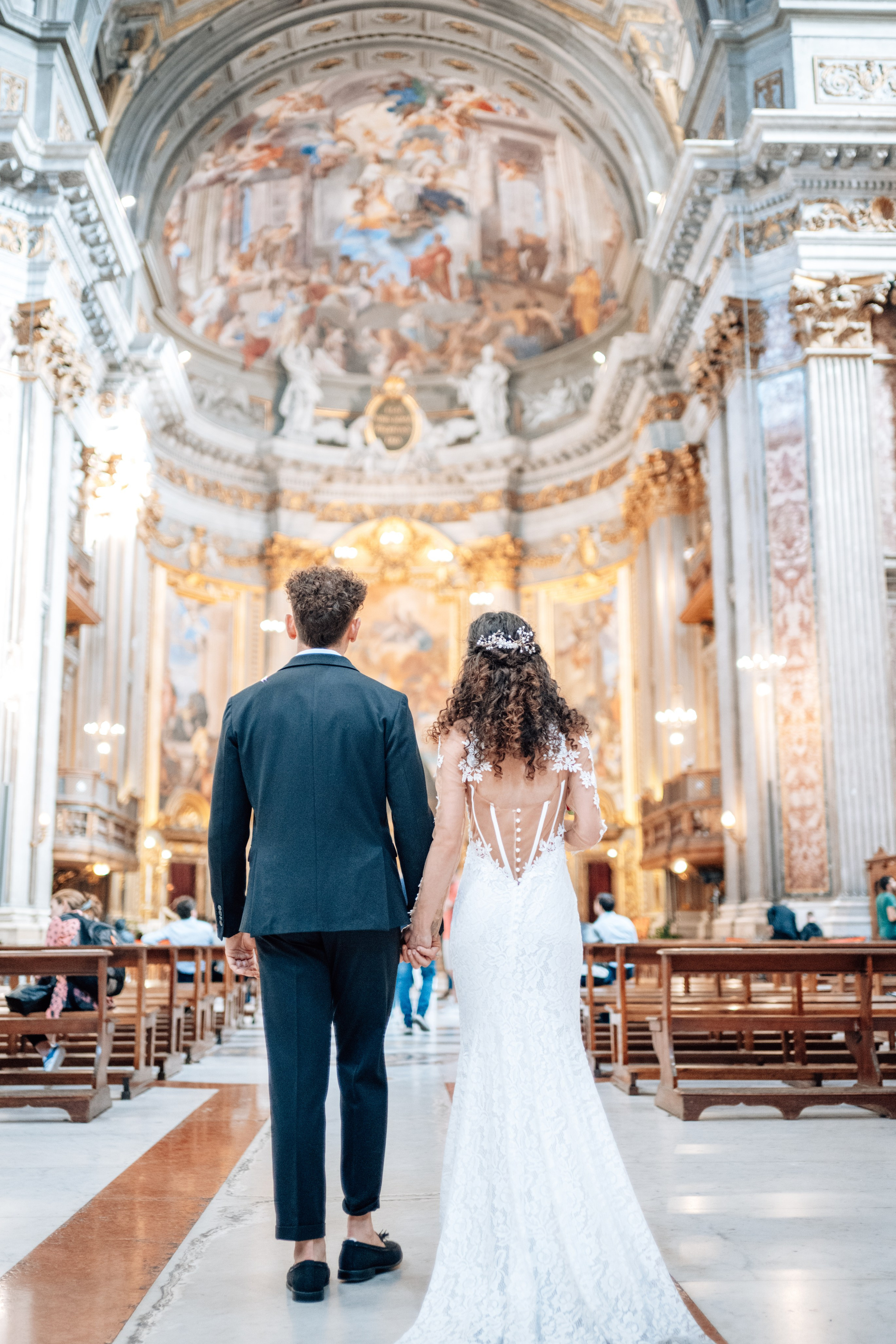 sposi in chiesa sant loyola di roma
