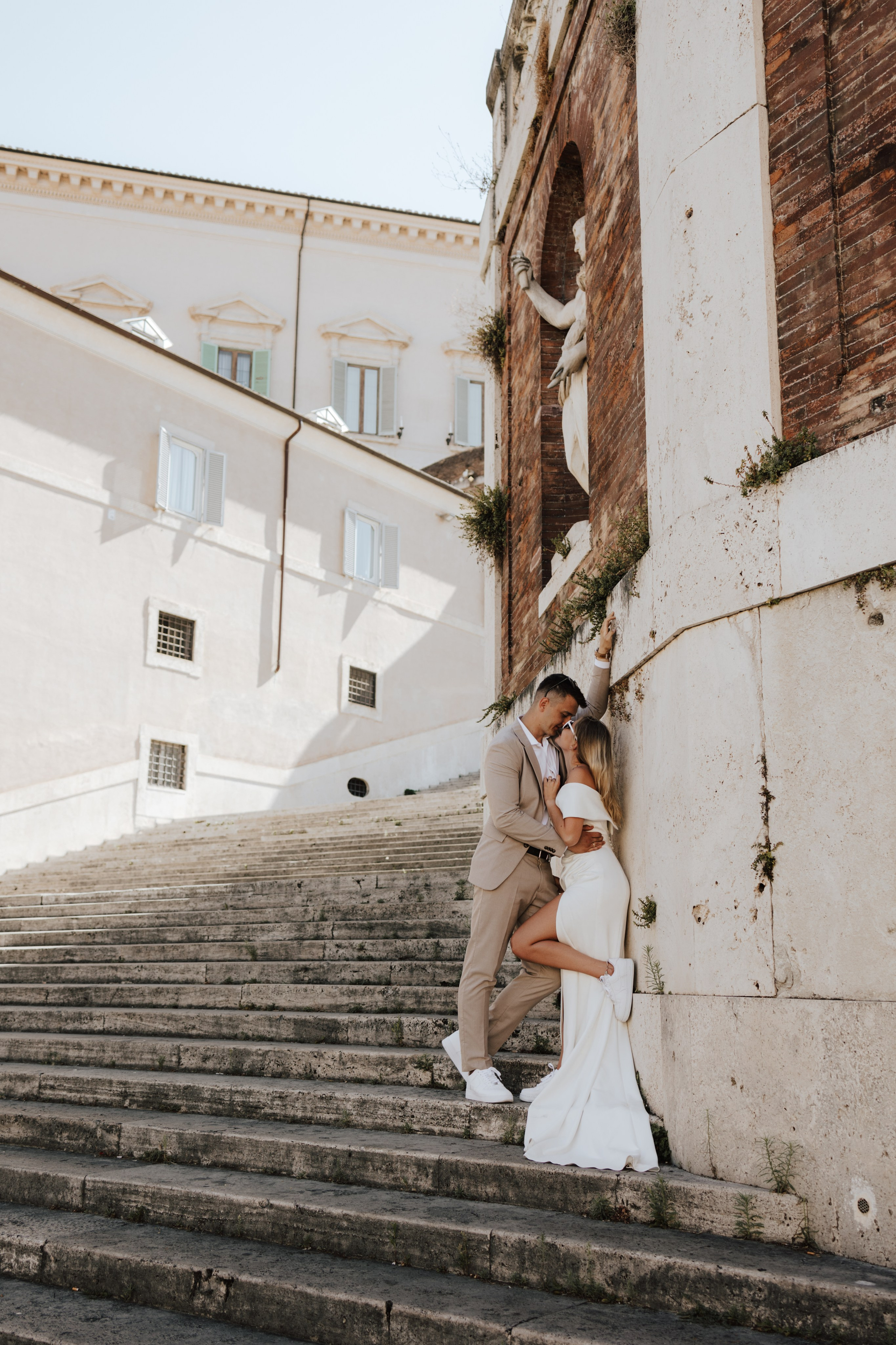 Rzym – pełen historii, ciepła i włoskiego temperamentu – stał się tłem dla wyjątkowej historii Klaudii i Michała 🤎. Fotograf Siedlce