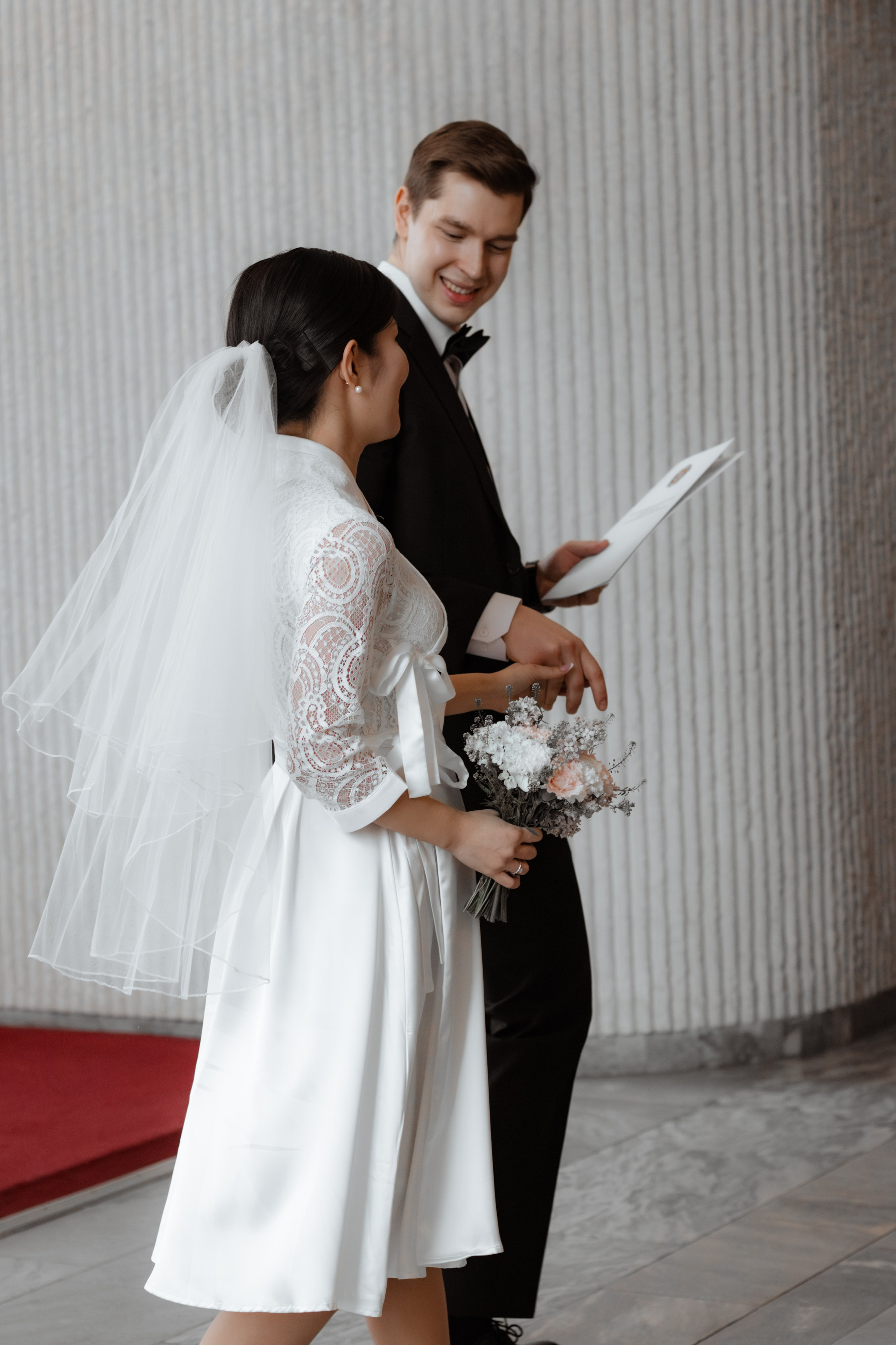 Fotosesija Vilniaus Santuokų Rūmuose. Framed by Evelina | Vestuvių fotografė