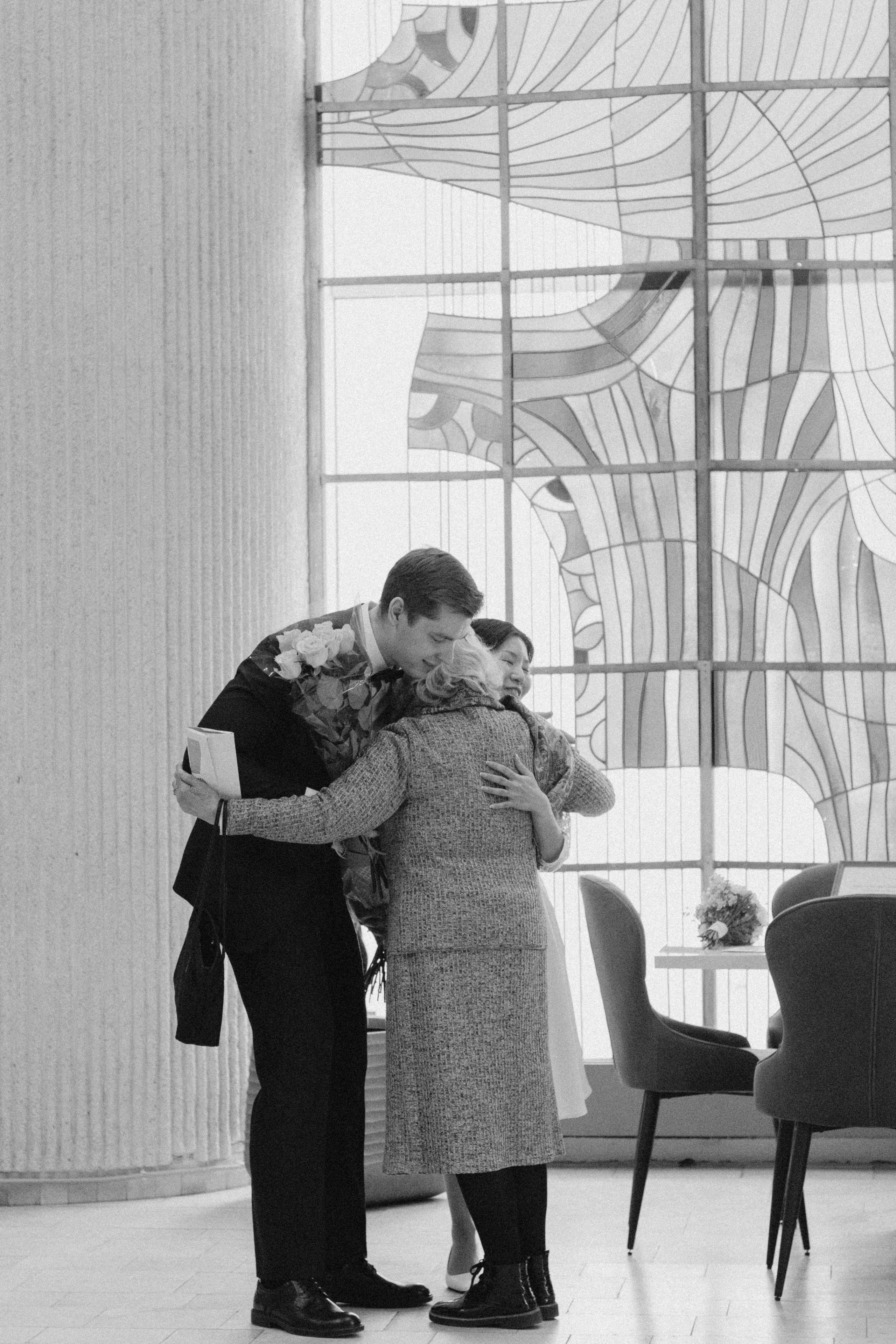 Fotosesija Vilniaus Santuokų Rūmuose. Framed by Evelina | Vestuvių fotografė