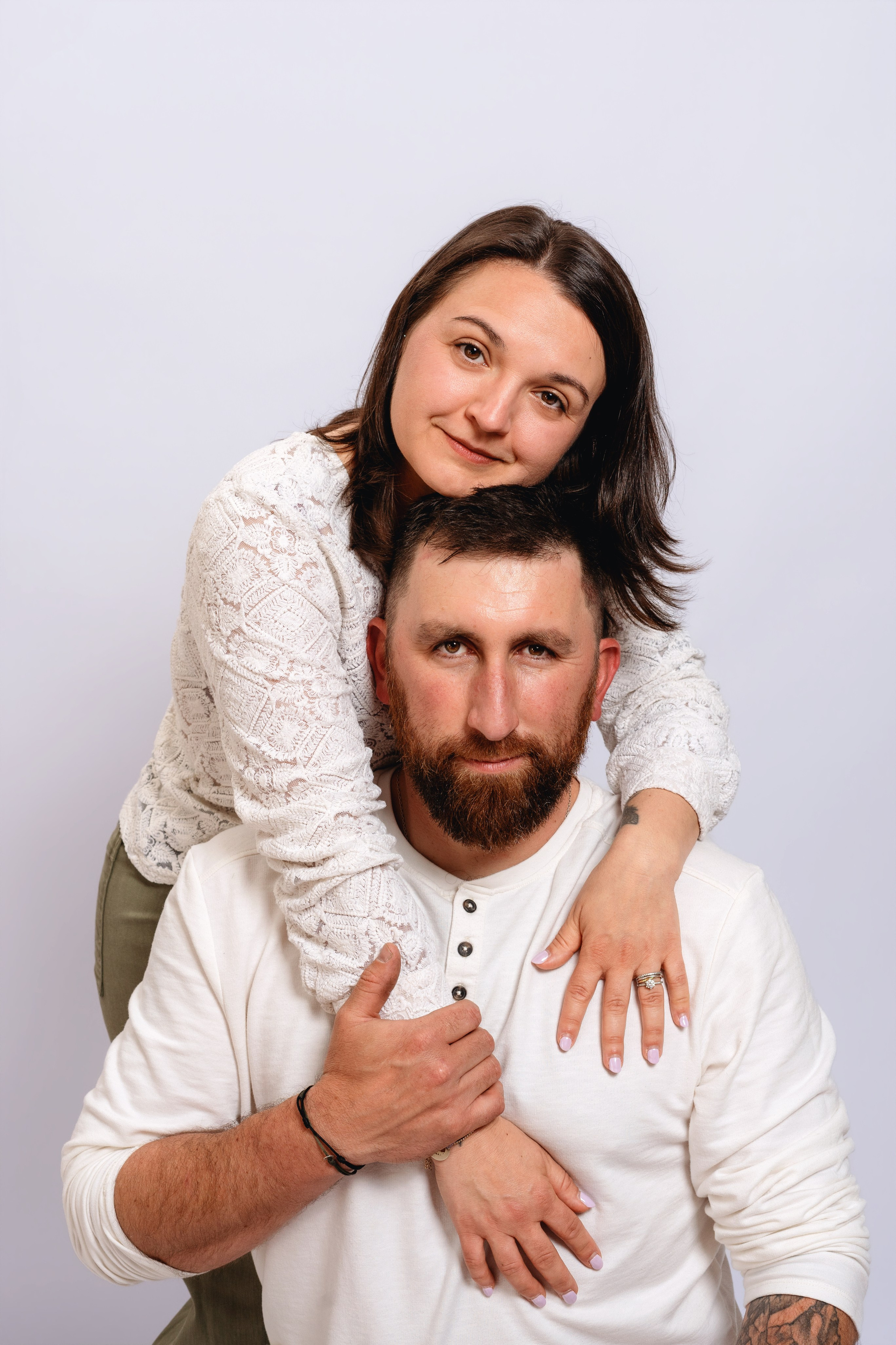 Photographe bébé à Roanne – séance photo de Noël au studio pour bébé dans un décor de fêtes.