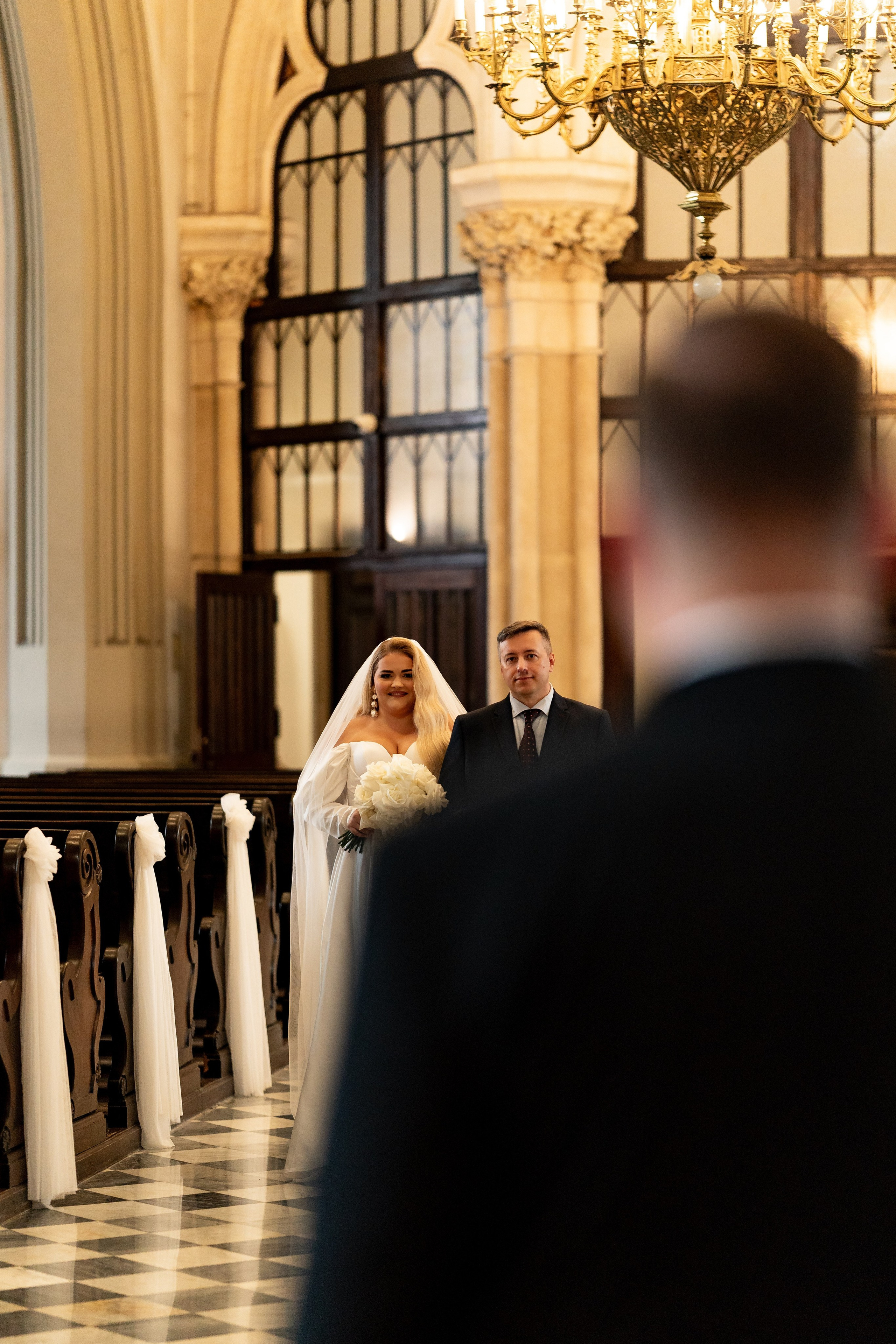 Fotografia ślubna w kościele w Polsce: porady i prawdziwe przykłady zdjęć