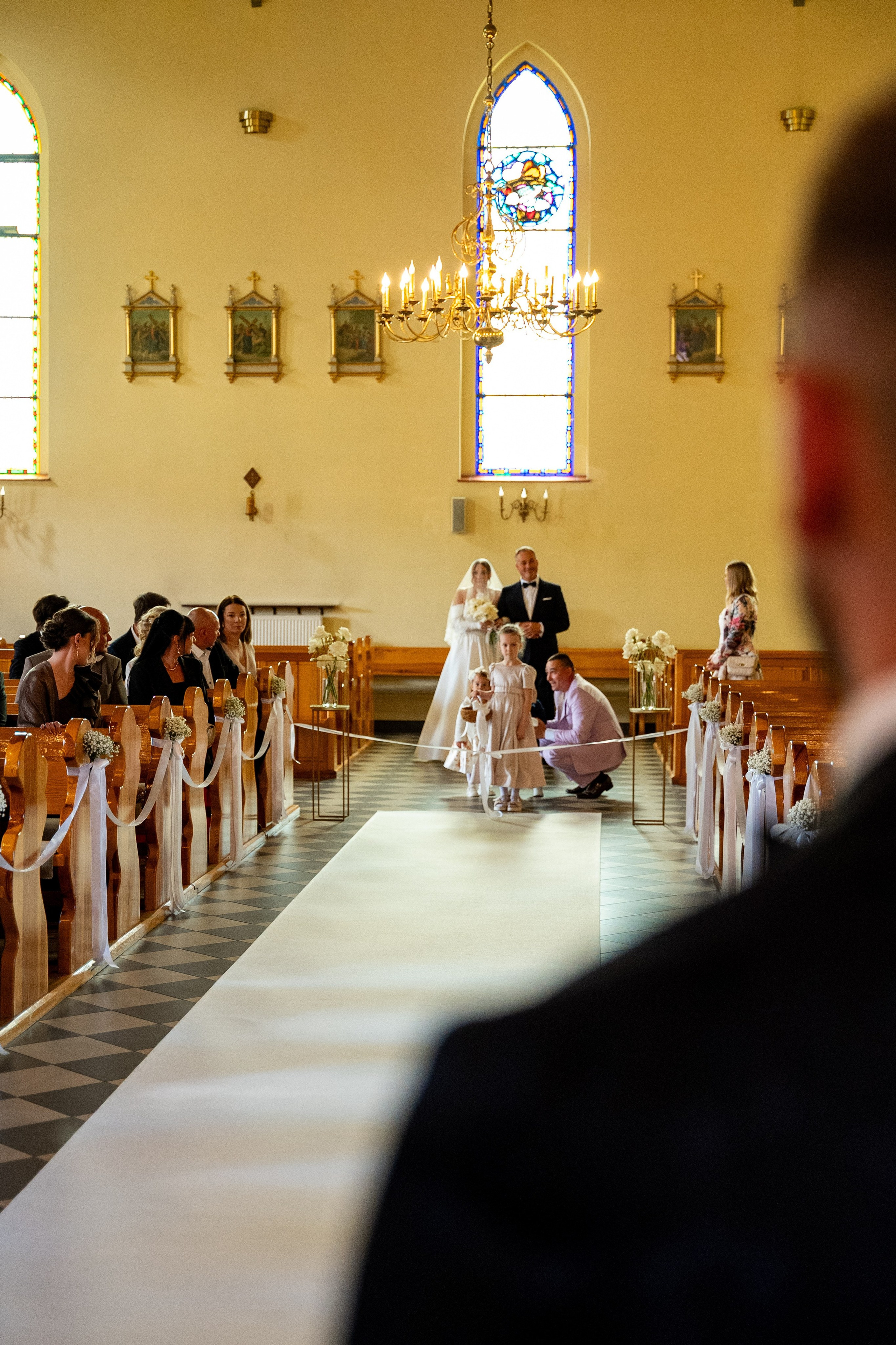 Fotografia ślubna w kościele w Polsce: porady i prawdziwe przykłady zdjęć