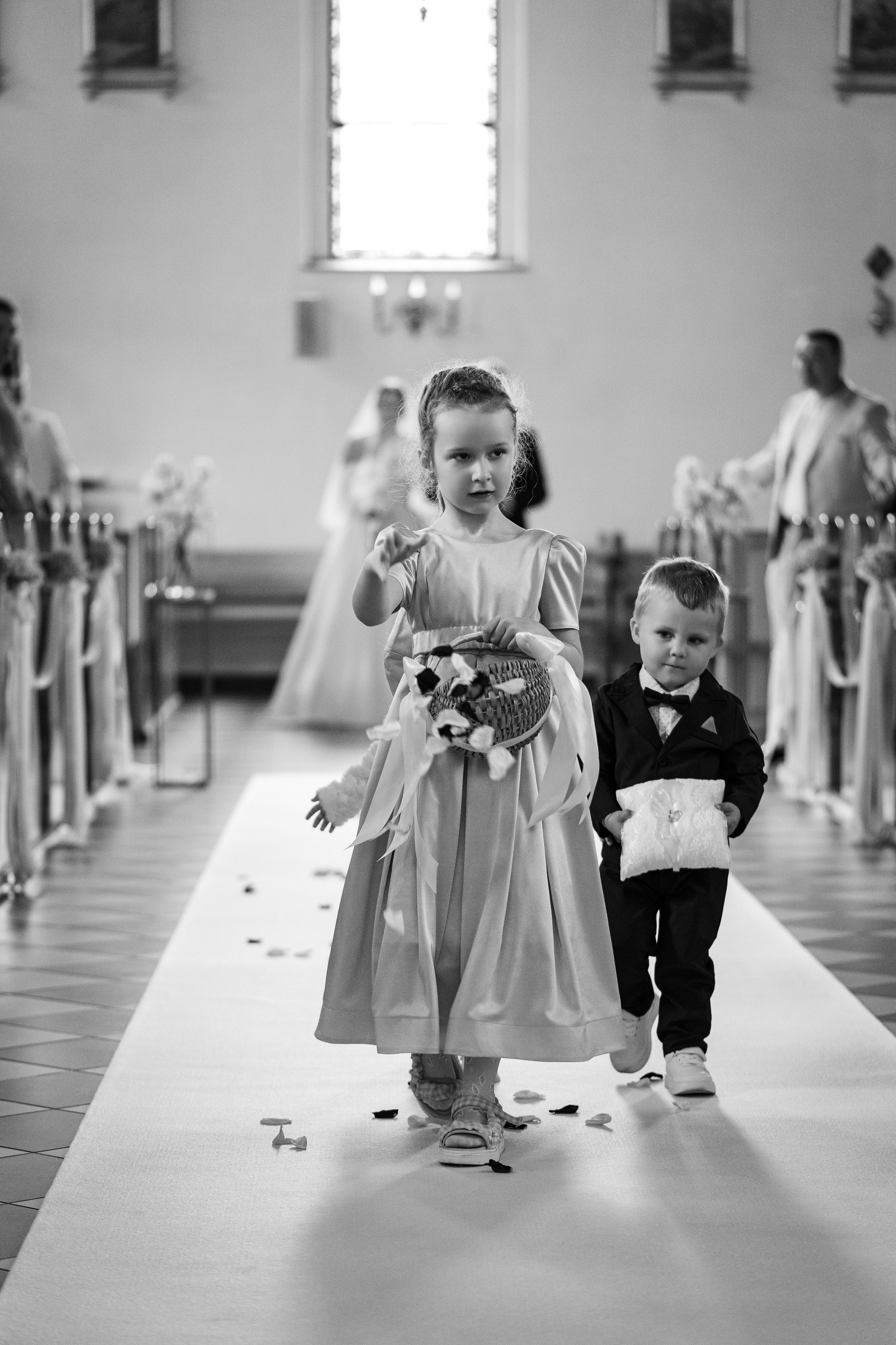 Fotografia ślubna w kościele w Polsce: porady i prawdziwe przykłady zdjęć