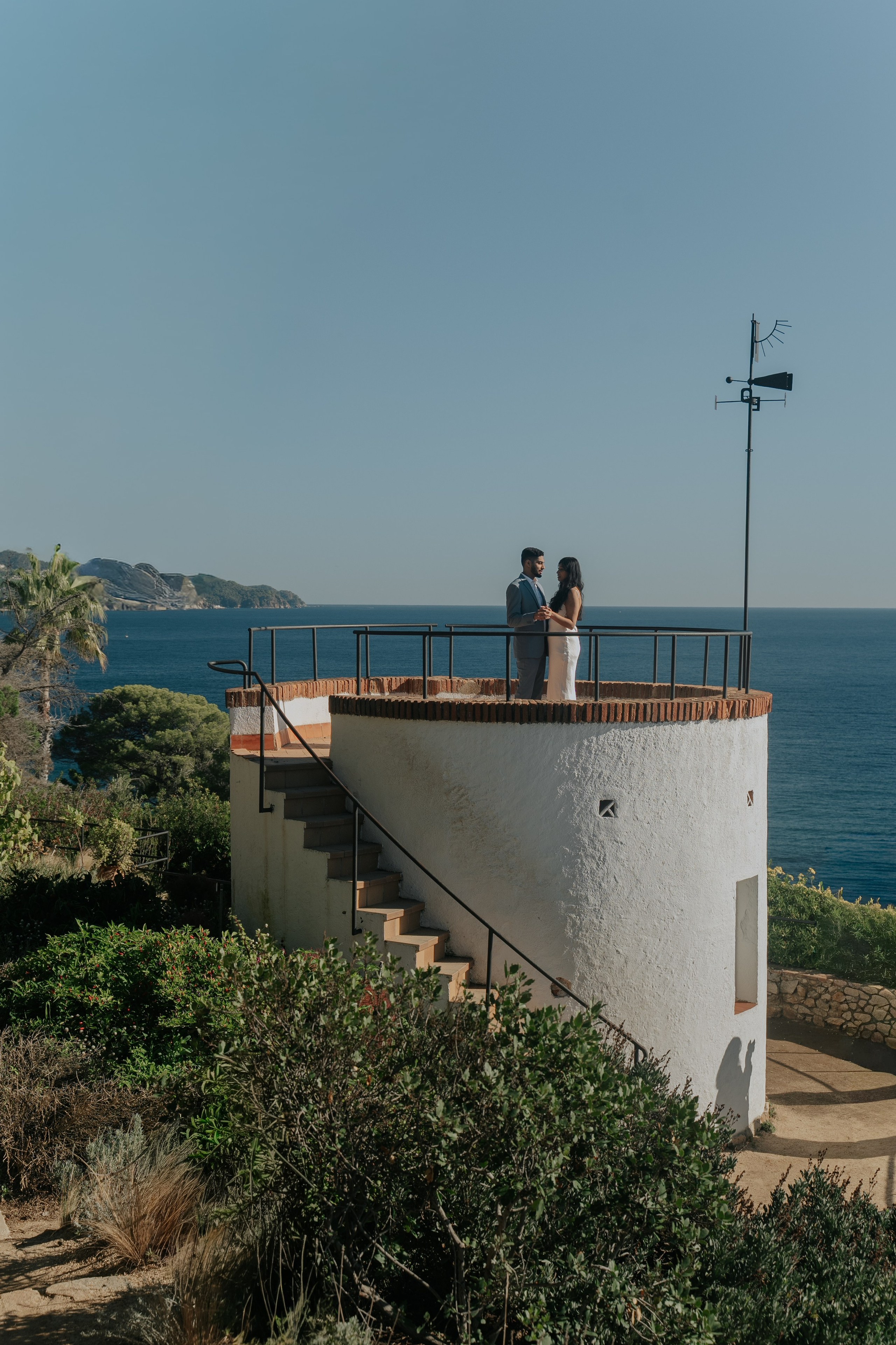 Love Story Photoshoot in Barcelona With an Engagement Photographer