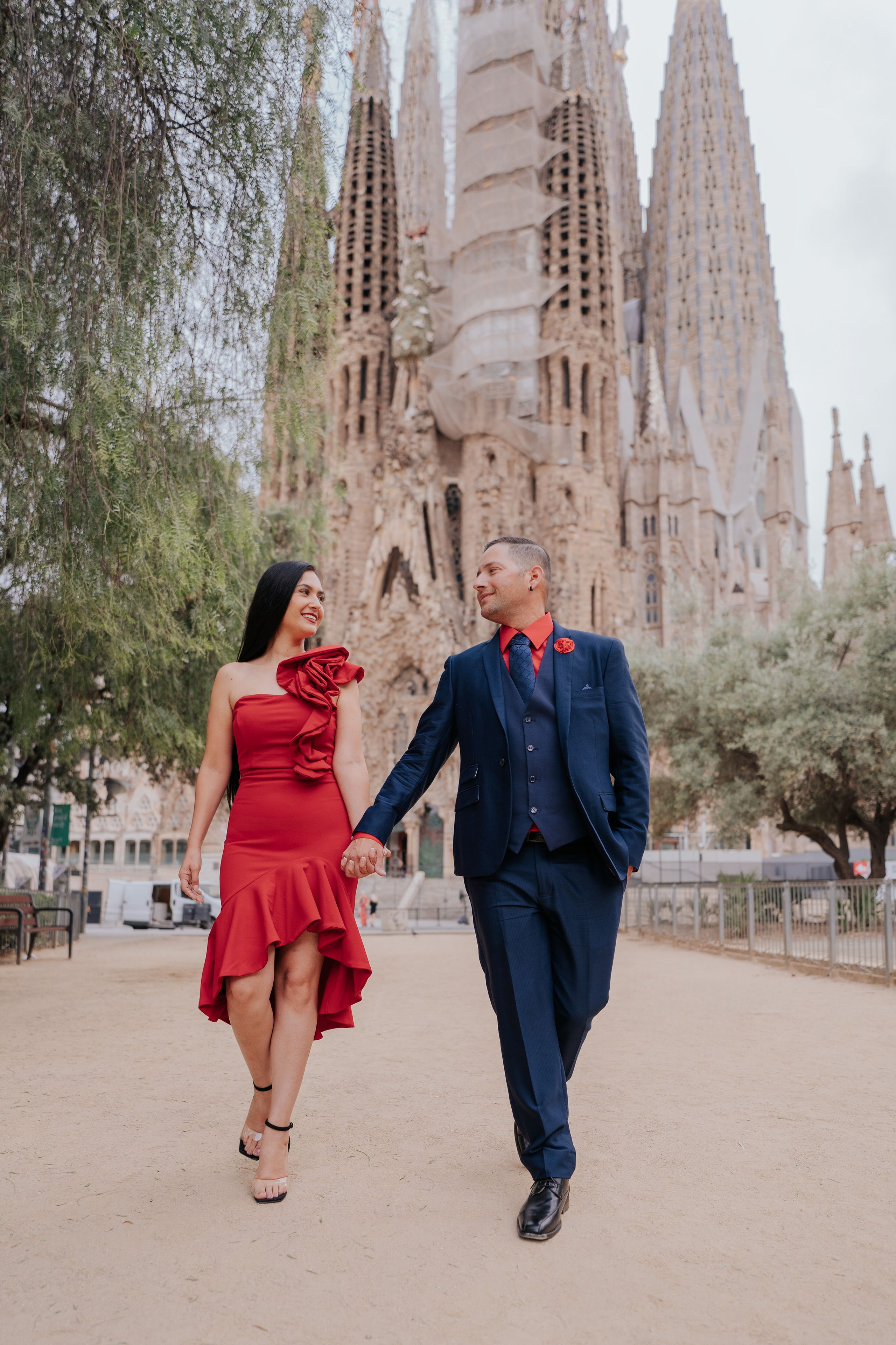 GAUDI. DiaFoto — Wow Photographer in Barcelona | Premium Barcelona Photoshoot Experience
