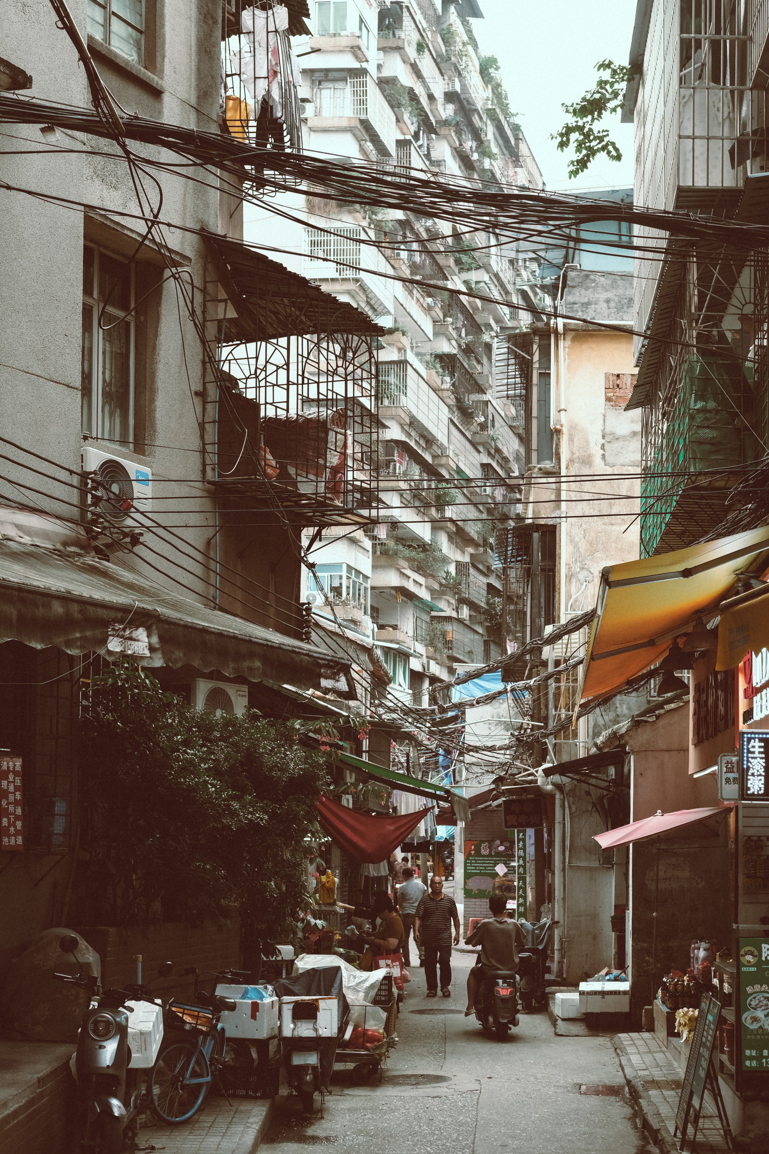 Yue Xiu Qu Street Photography in Guangzhou City | 广州市. 中国街头摄影 | The Streets of China Through My Eyes | 深圳