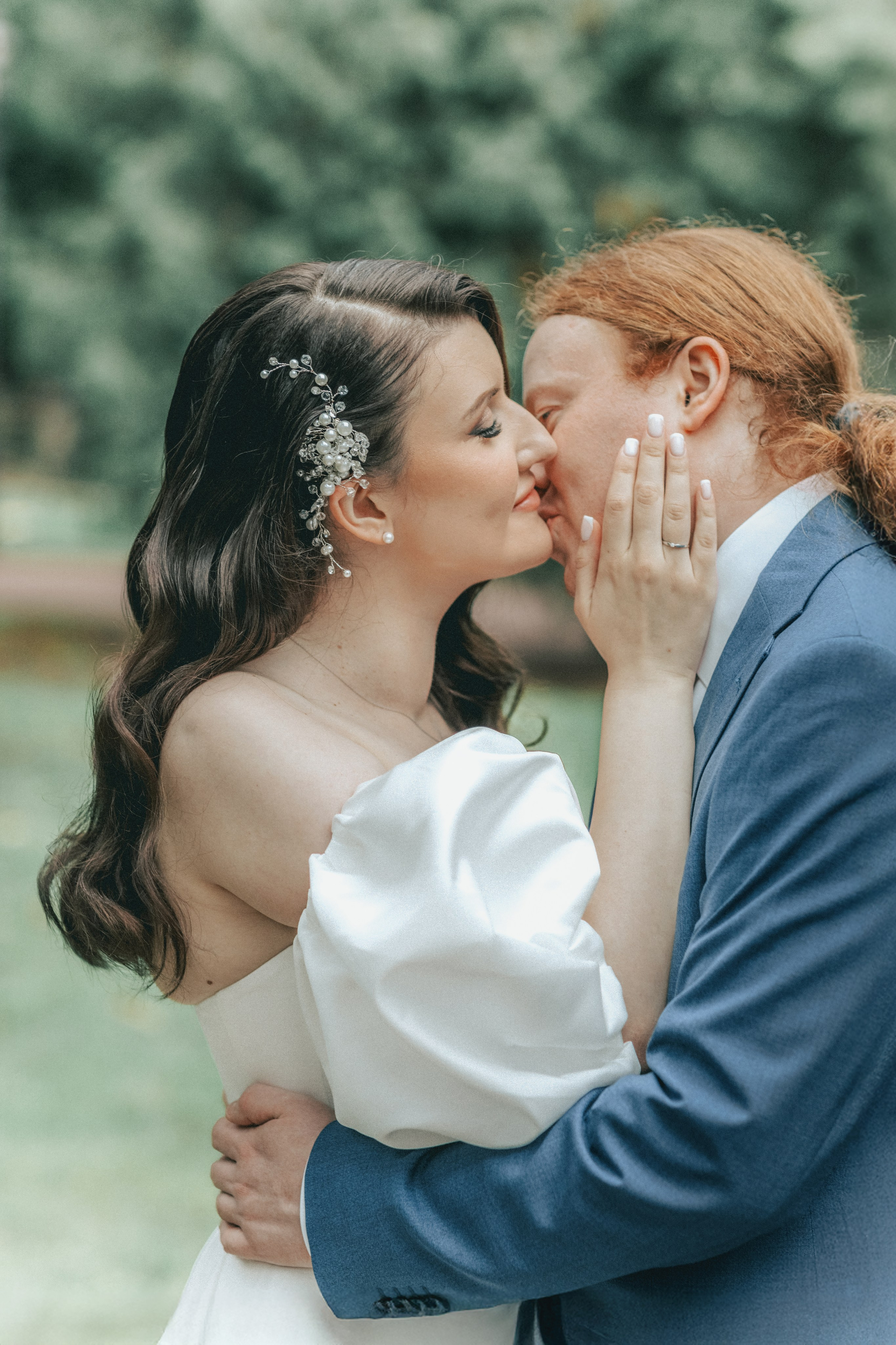 Hinnasto. Valokuvausta Helsingissä, Uudella Maalla ja muualla Suomessa. Olen valokuvaaja, joka kuvaa hääkuvia ja tapahtumia