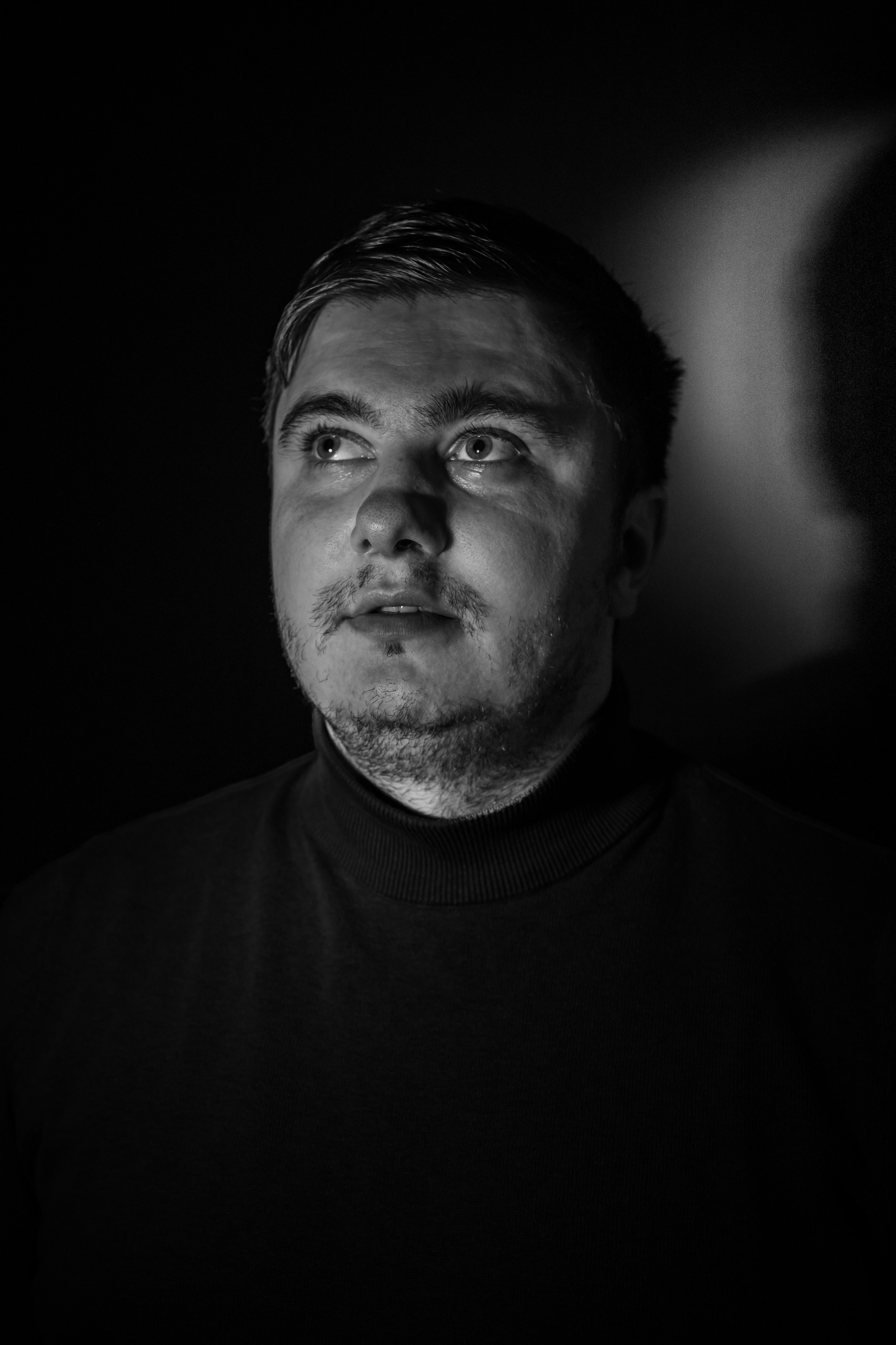 Contact. Adrian Visovan - Fotograf Iasi