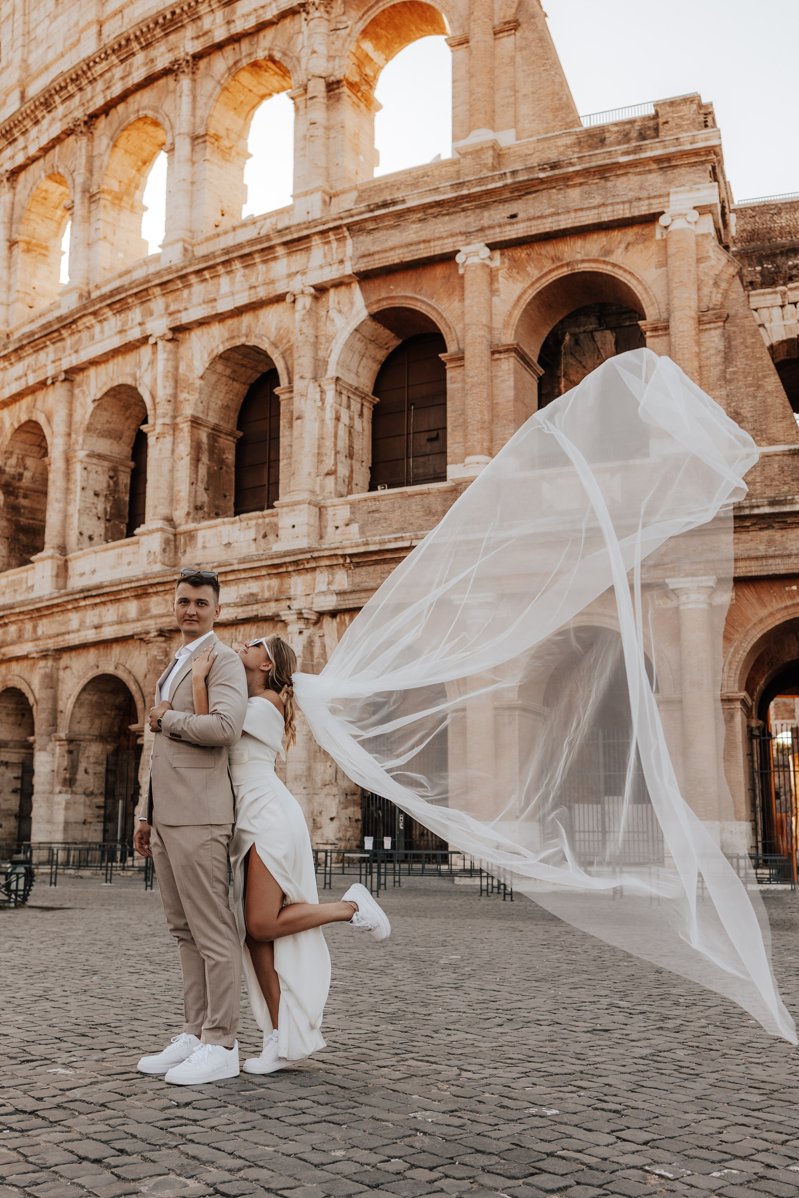 Rzym – pełen historii, ciepła i włoskiego temperamentu – stał się tłem dla wyjątkowej historii Klaudii i Michała 🤎. Fotograf Siedlce