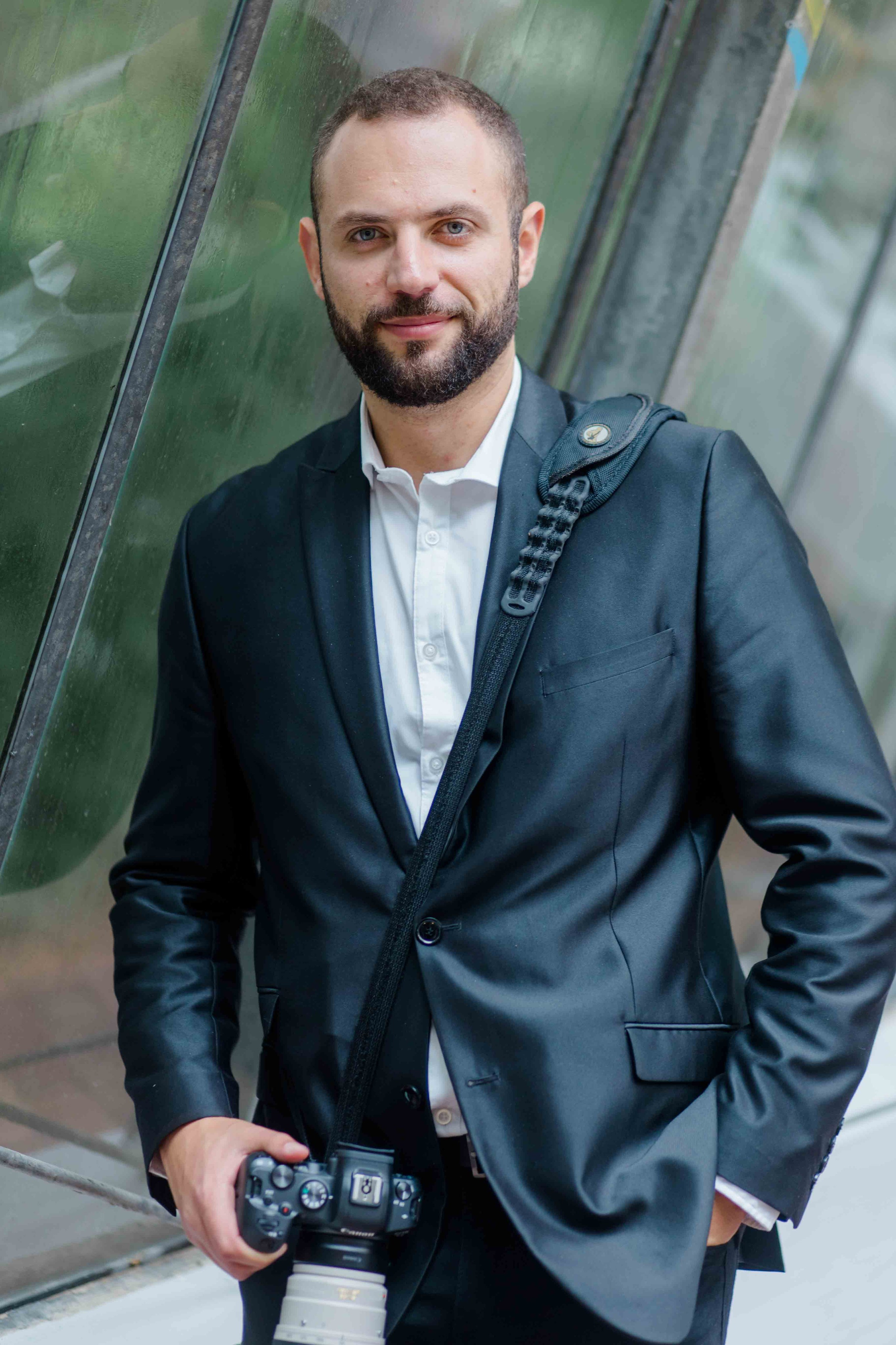 Hochzeitsfotograf Boris von Bounine Photoart im eleganten Anzug in Hannover