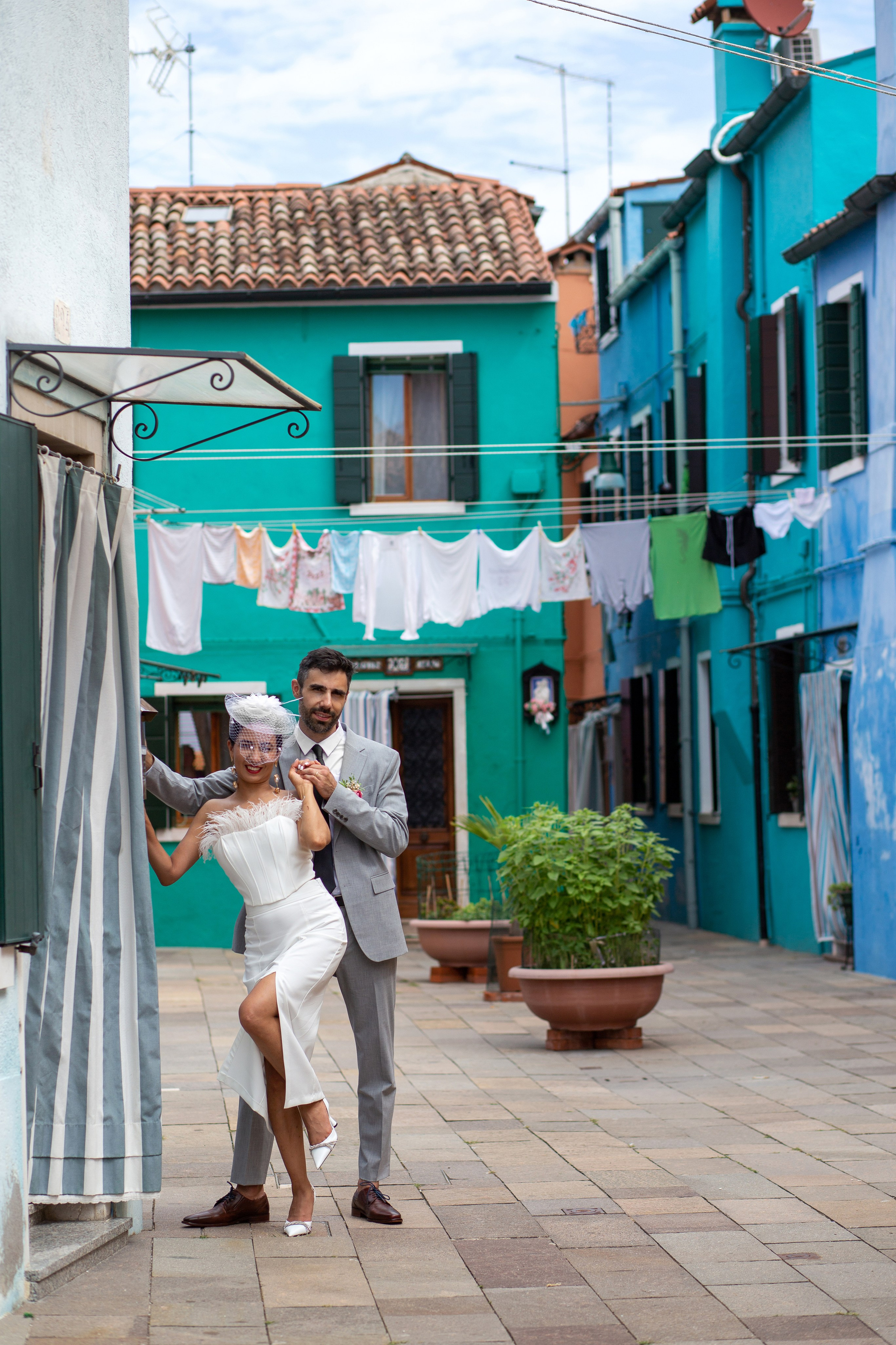 A Burano Wedding Guide: Photoshoot Among the Rainbow Houses of Venice