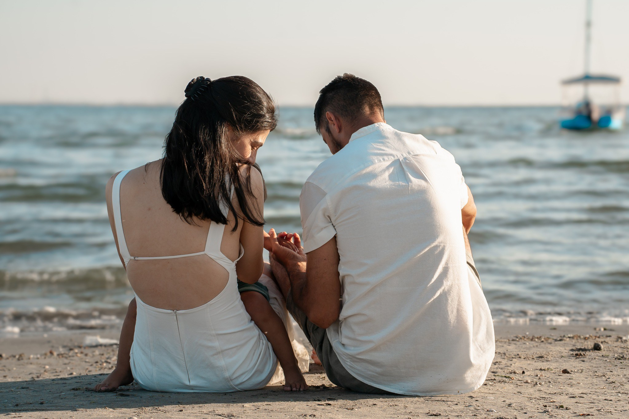 tarif pret cununie civila, un cuplu imbracat in alb