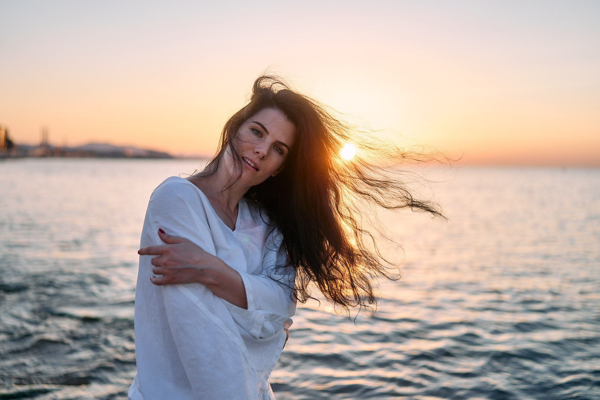 Service packages and prices for individual, couple, love-story and family photo shoots in Barcelona. POSTCARD.BCN Photographer Kate in Barcelona. Love-story, family or individual photo shoots