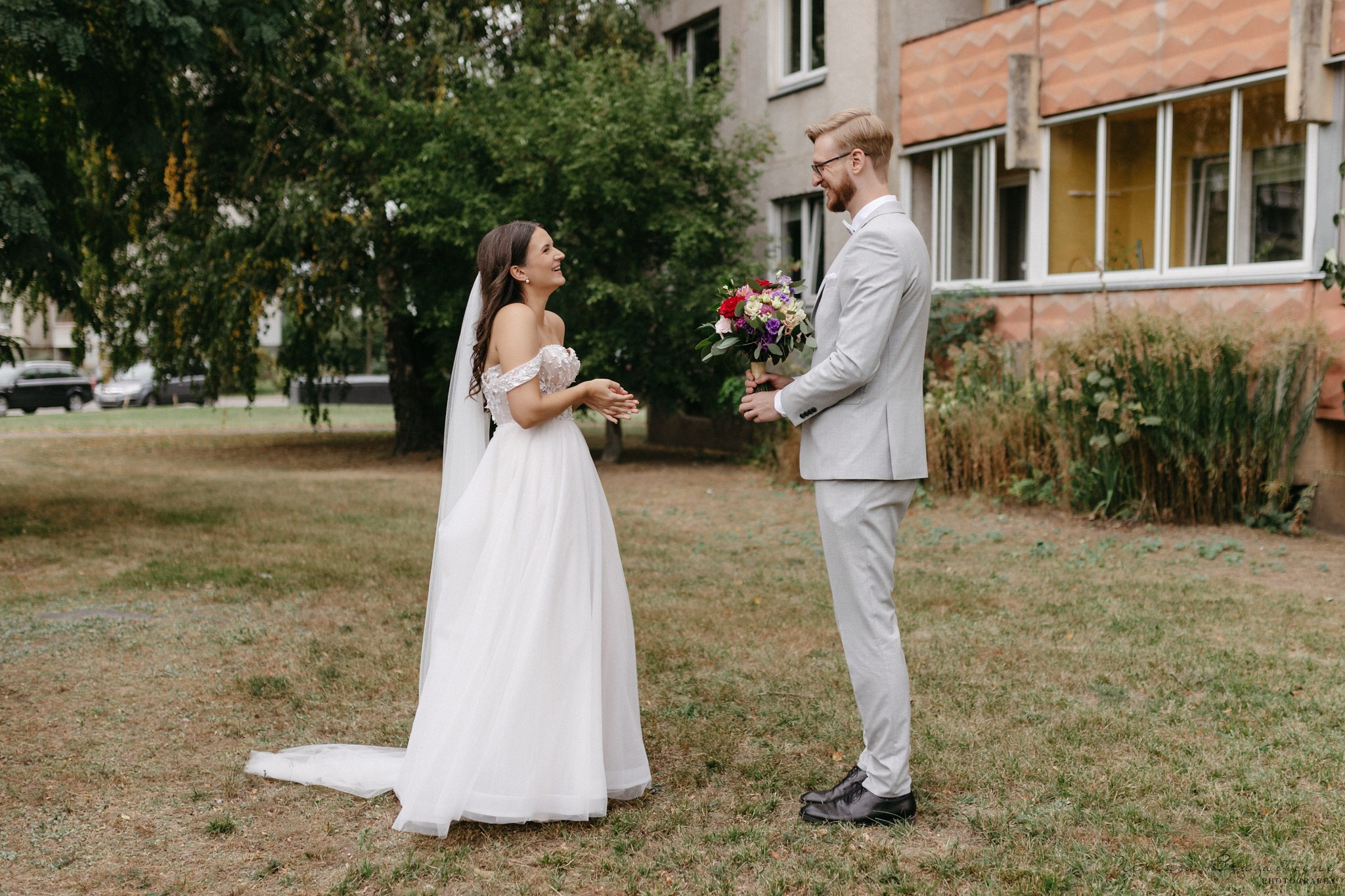 Kada geriausia fotografuotis — prieš ar po vestuvių ceremonijos?