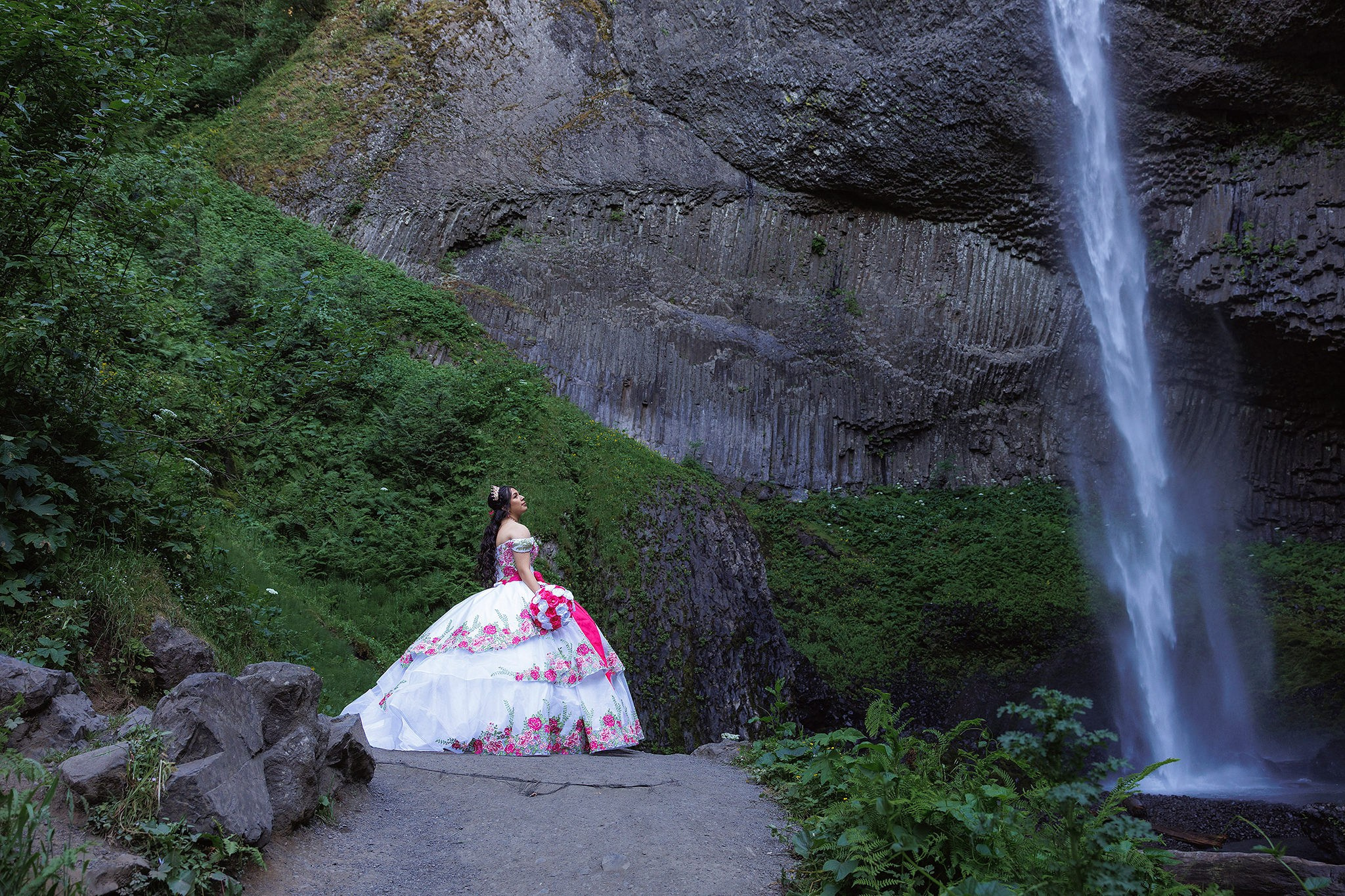 The 5 Best Quinceañera Photoshoot Locations in Oregon. Fotógrafo de Quinceañeras en Portland | Fotografía de Quince Años en Oregon y Washington