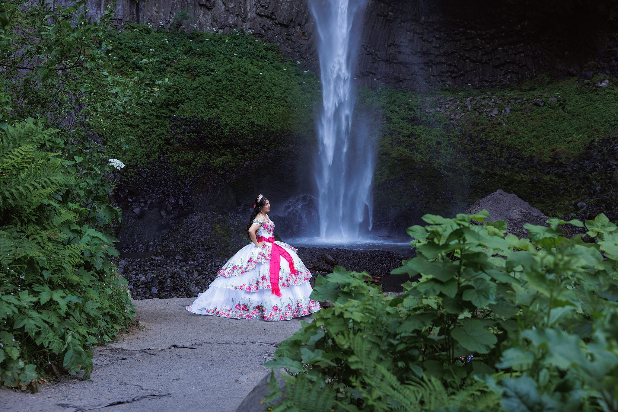 The 5 Best Quinceañera Photoshoot Locations in Oregon. Fotógrafo de Quinceañeras en Portland | Fotografía de Quince Años en Oregon y Washington