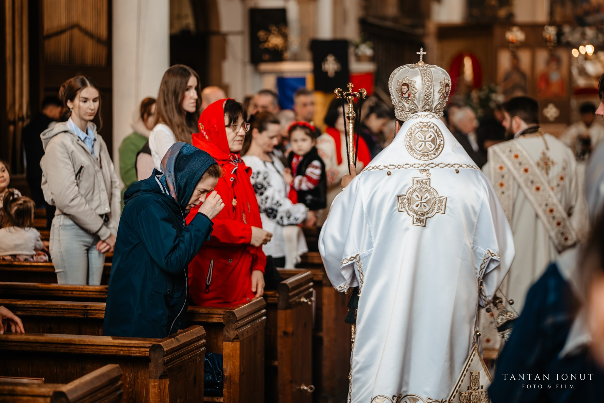 Sambata lui Lazar si Hramul la Biserica Romaneasca din Southampton — Slujba arhiereasca oficiata de PS Parinte Atanasie. TANTAN IONUT FOTO & FILM
