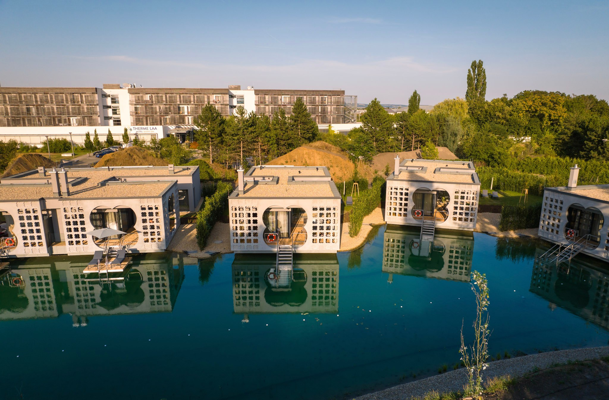 Silent Villas der Therme Laa aus der Luft – Drohnenfotografie in Niederösterreich