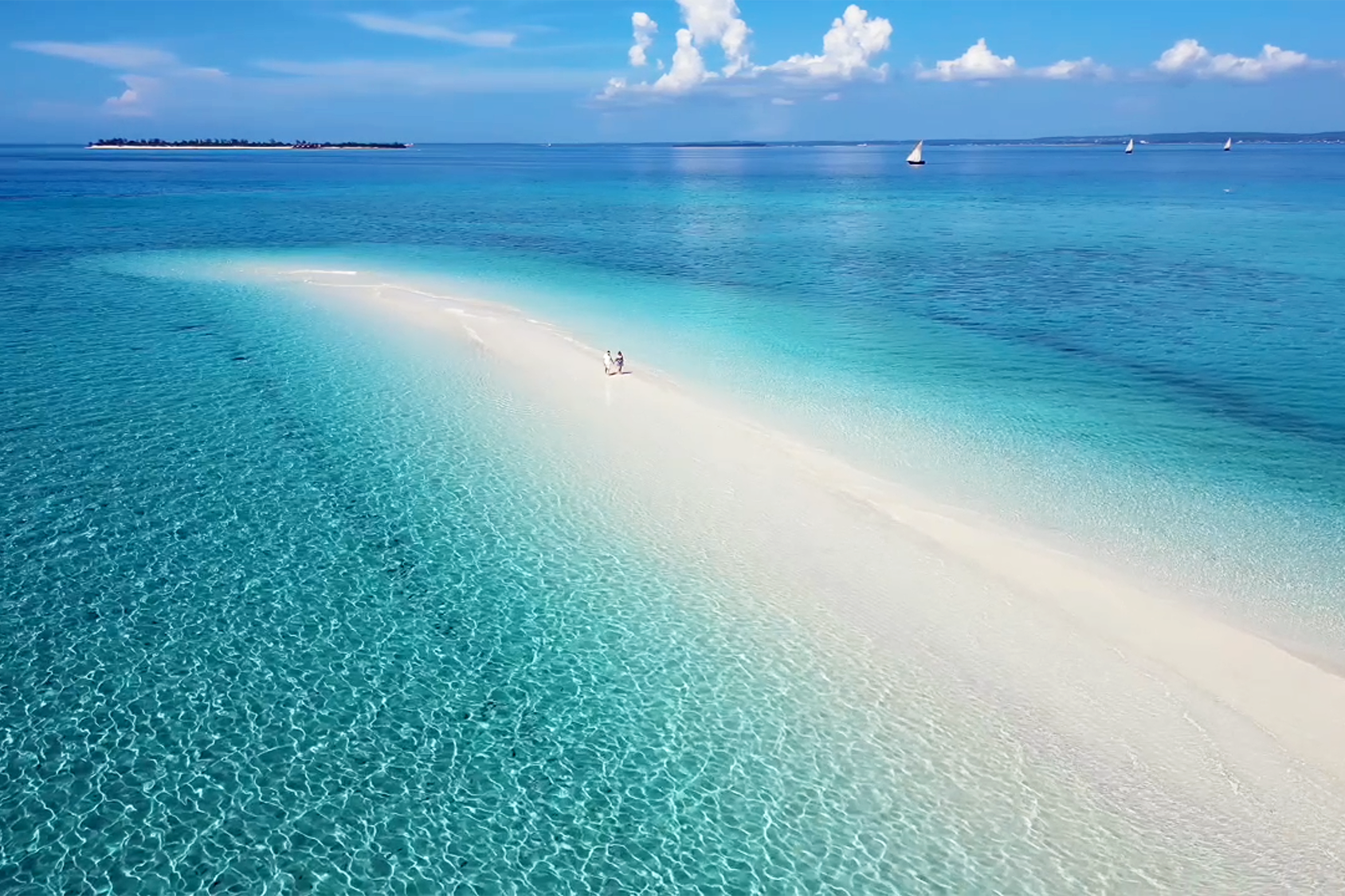 Photographer in Zanzibar. Individual, couple, family, and wedding photoshoots in Zanzibar. Photoshoots take place on the island’s best beach