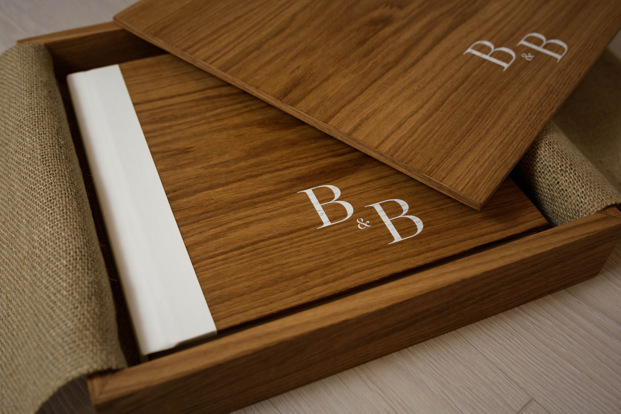 Radu Rahovan Fotograf de nuntă Cluj - Albume foto personalizate Lemn