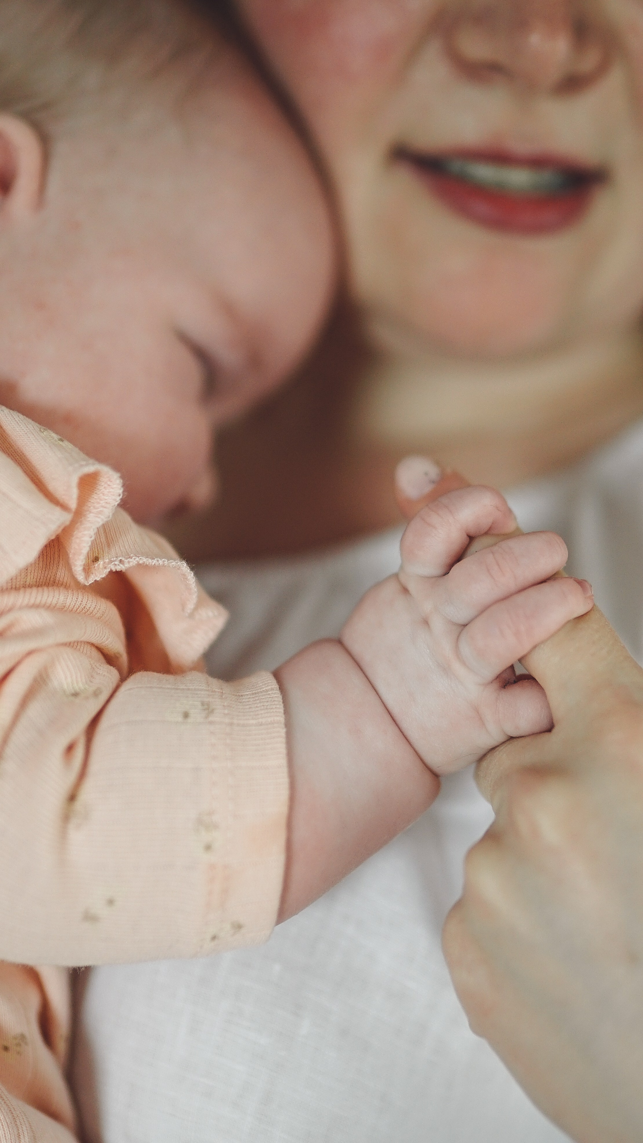 Bebelușul la Piept: Mărțișorul Părinților | Mădălina Beda. Madalina Beda- Artist vizual, fotograf, doula la nastere, consultant babywearing Brasov si in toata tara