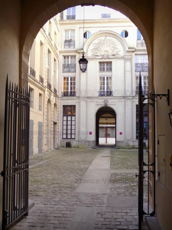 Съёмка острова Сите и Сен-Луи, набережные, левый берег