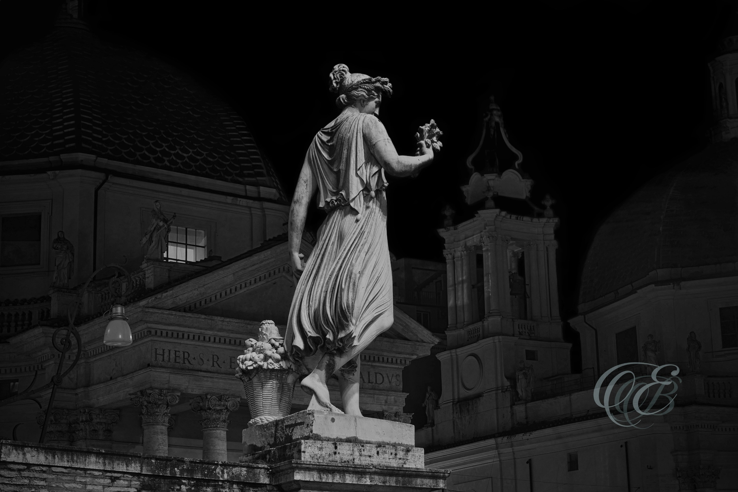 Rome Italy – Piazza del Popolo Roma Flora B&W – Eduardo Bartoli Fine Art Photography – Black-and-white photo of Roma Flora in Piazza del Popolo, Rome, Italy, by Eduardo Bartoli.