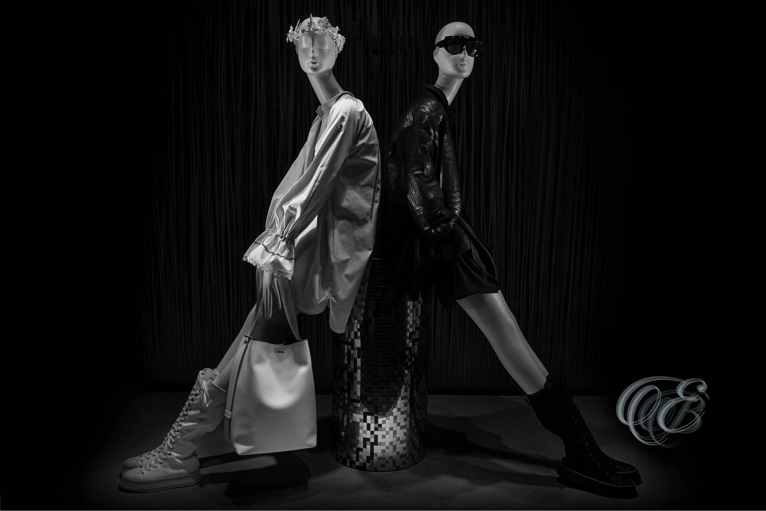 Rome Italy – Max Mara - Window Display B&W – Eduardo Bartoli Fine Art Photography – Black-and-white photo of a Max Mara window display in Rome, Italy, by Eduardo Bartoli.