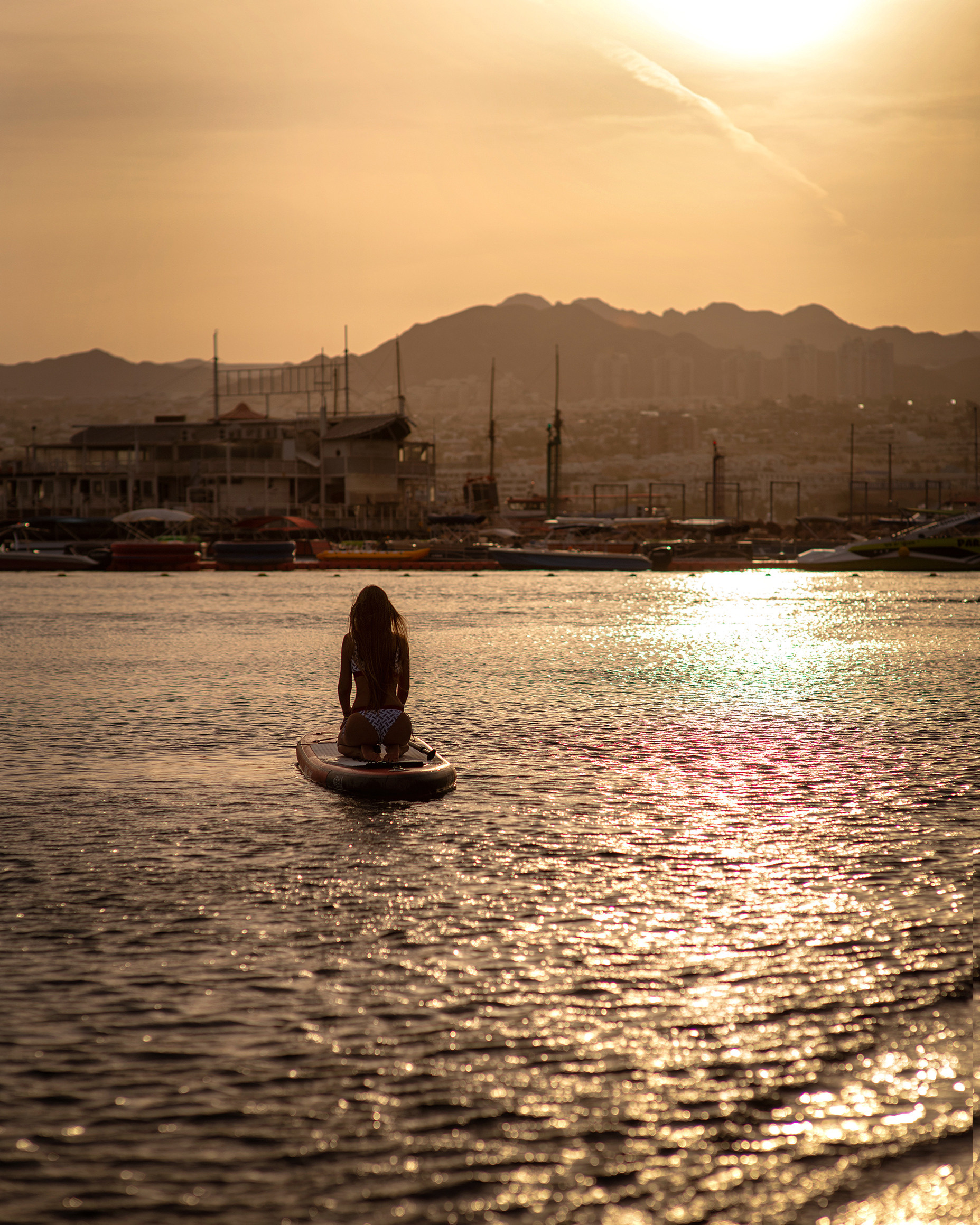 Sunset photoshooting on the sea on a Sup. צלמת משפחה ילדים הריון וסיפורי אהבה באילת ישראל אולגה אמצ'יסלבסקי