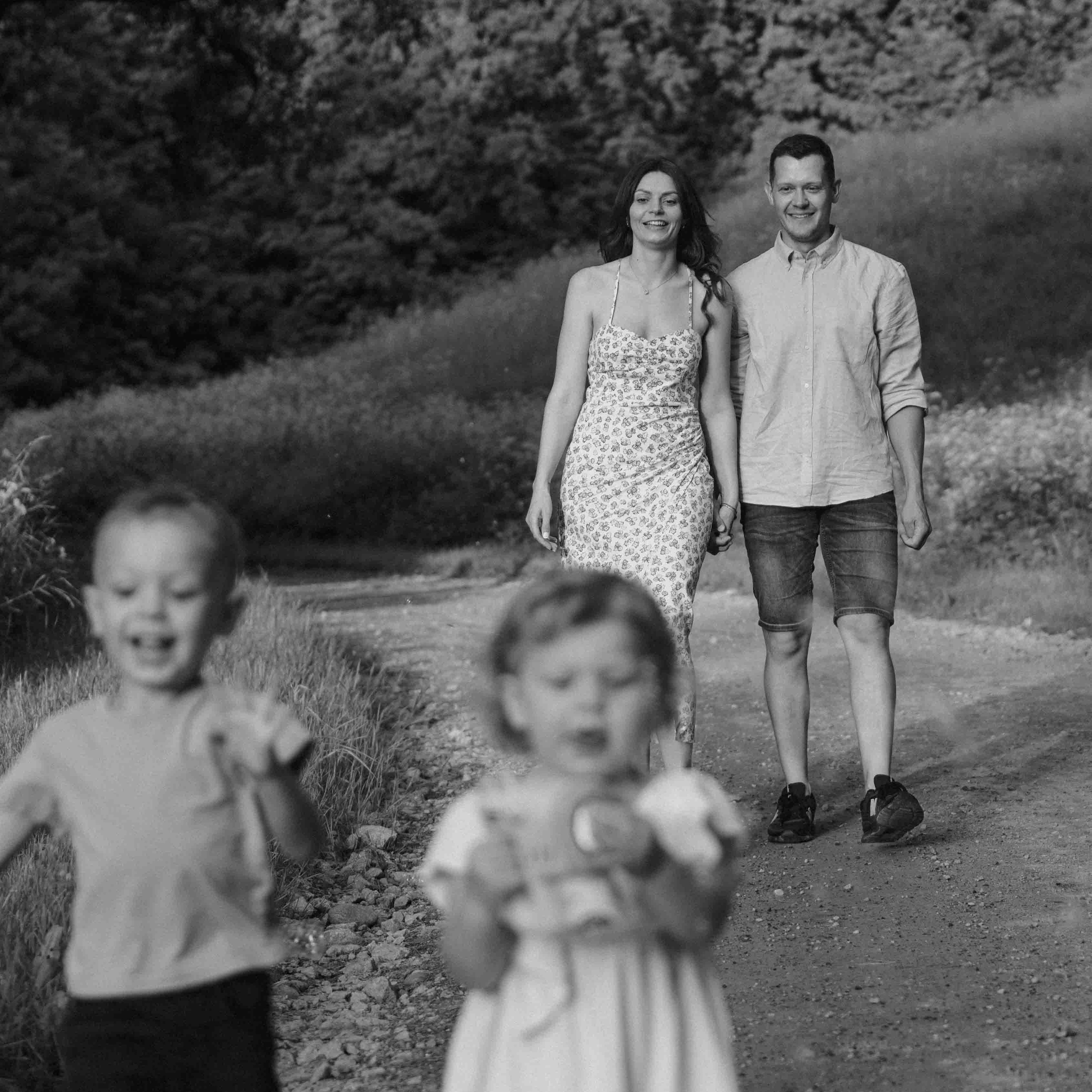 Jauki Kalėdinė fotosesija Vilniuje: studijoje, namų šilumoje, gamtoje ar mieste. Framed by Evelina | Vestuvių fotografė