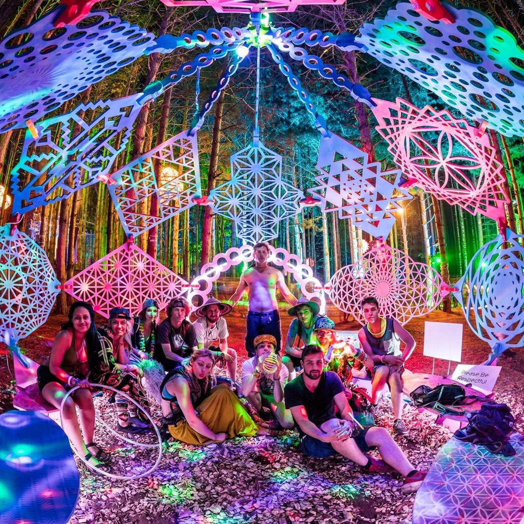 Candid shot of young people enjoying music at a festival – capturing the energy and excitement of the event