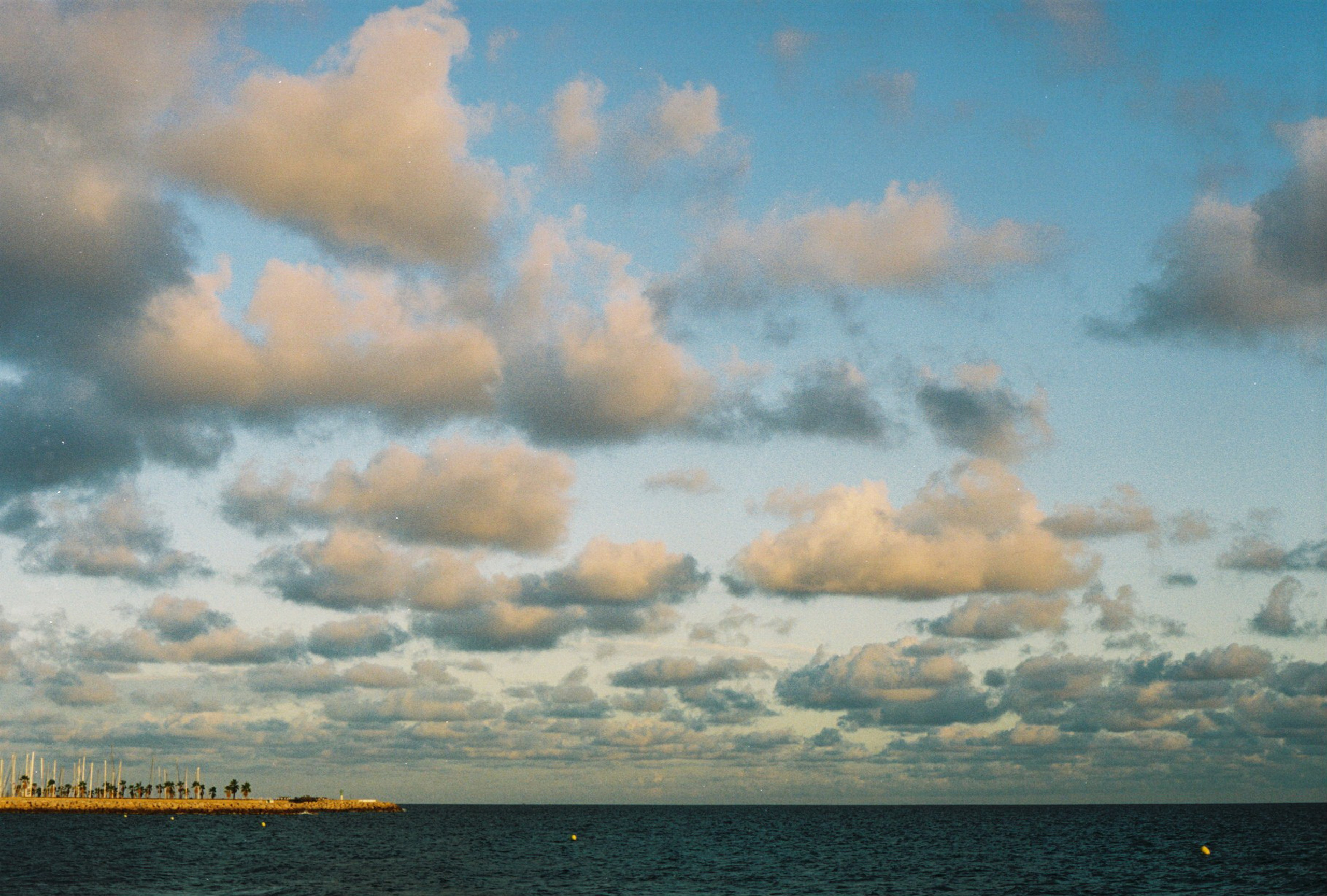 Antique photographs and cameras. Современнные и актикварные украшения в Барселоне, Москве и Санкт-Петербурге