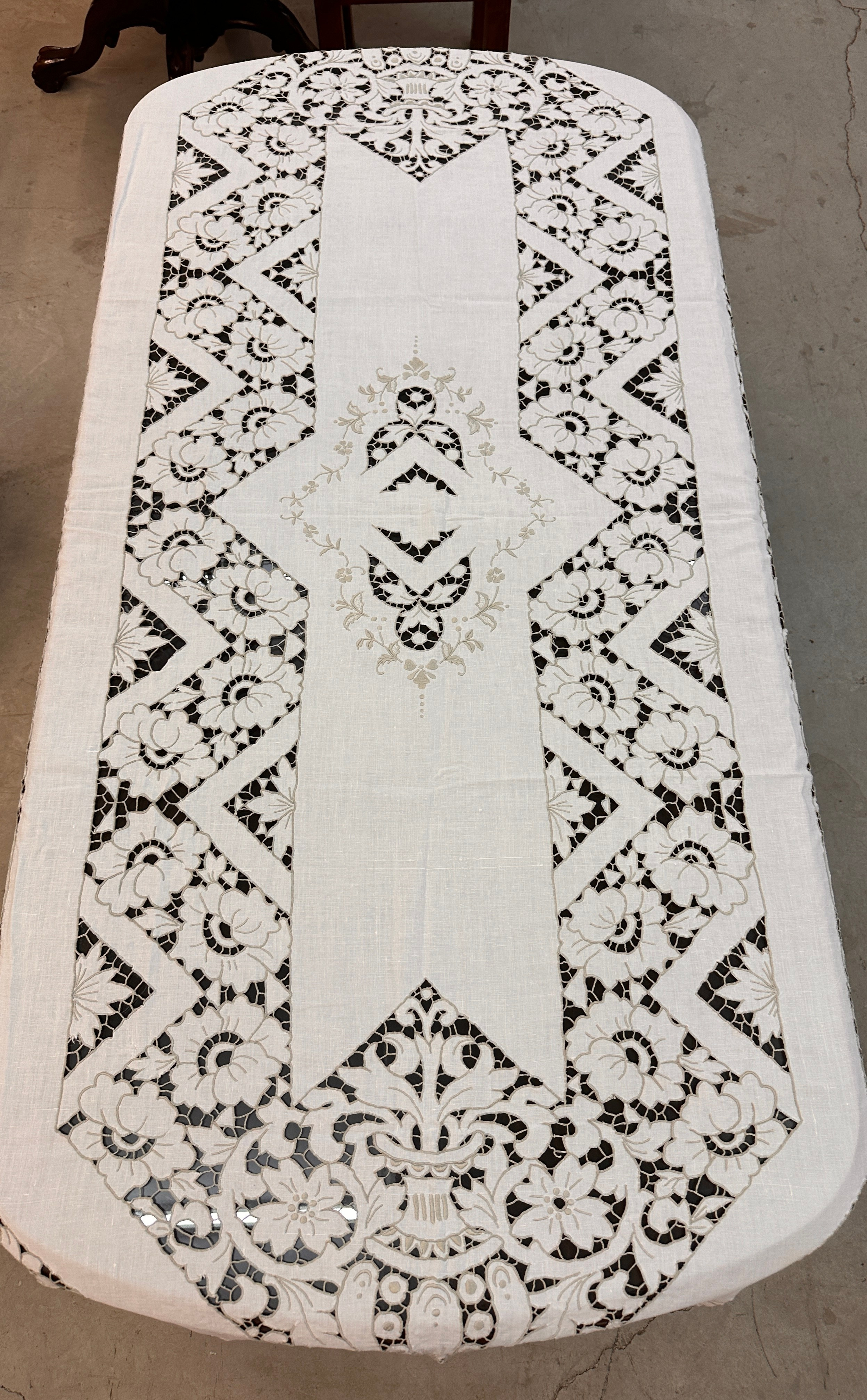 Textiles and materials for creativity. Современнные и актикварные украшения в Барселоне, Москве и Санкт-Петербурге