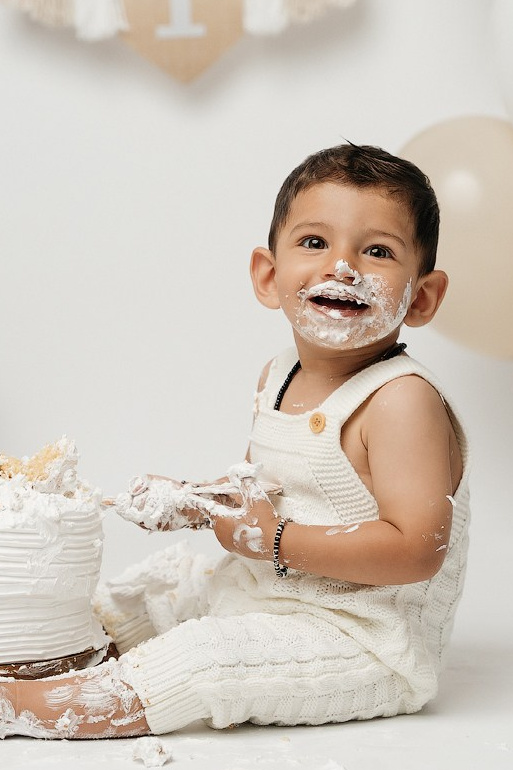 Cake smash outfits for boys. Newborn and family photographer. Hills District. Sydney