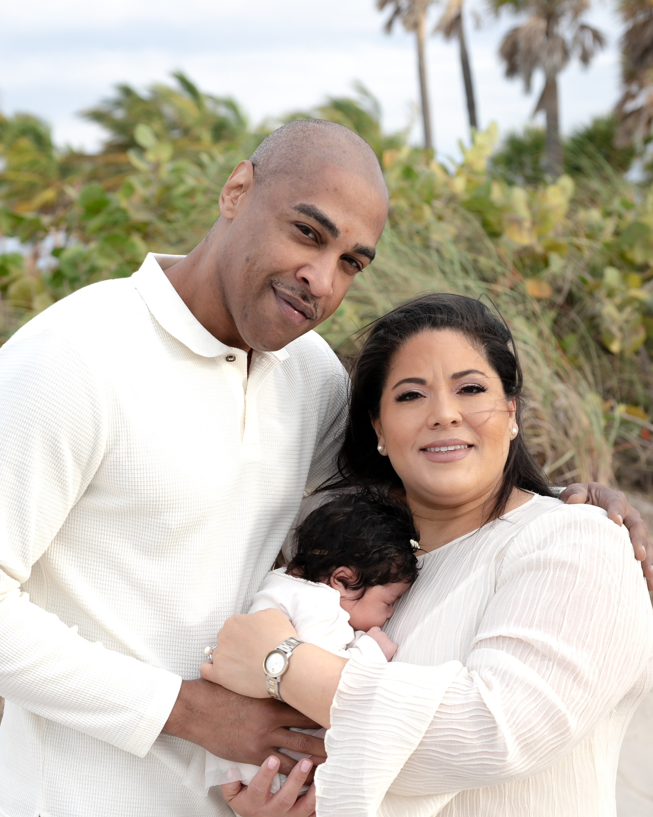 Capturing Cherished Moments: Family Photoshoots on Miami Beaches. Portrait and graduation photographer Marina Simanava