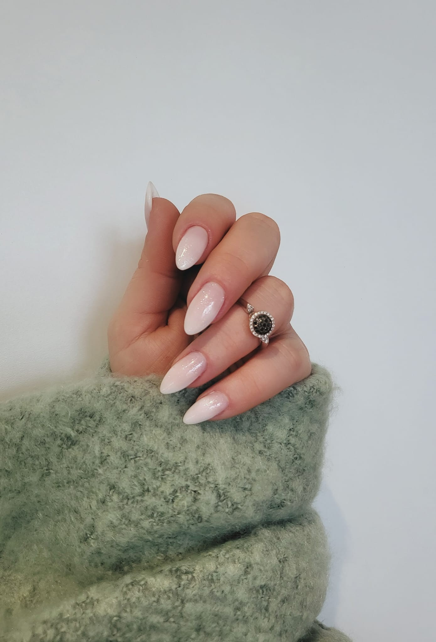 Professionelle Nagelmodellierungs-Schulungen in Stuttgart Gel-Lack-System & Maniküre-Kurse | Beauty Academy Stuttgart Kombi-Maniküre & Pedik. Beauty Studio Perfekto