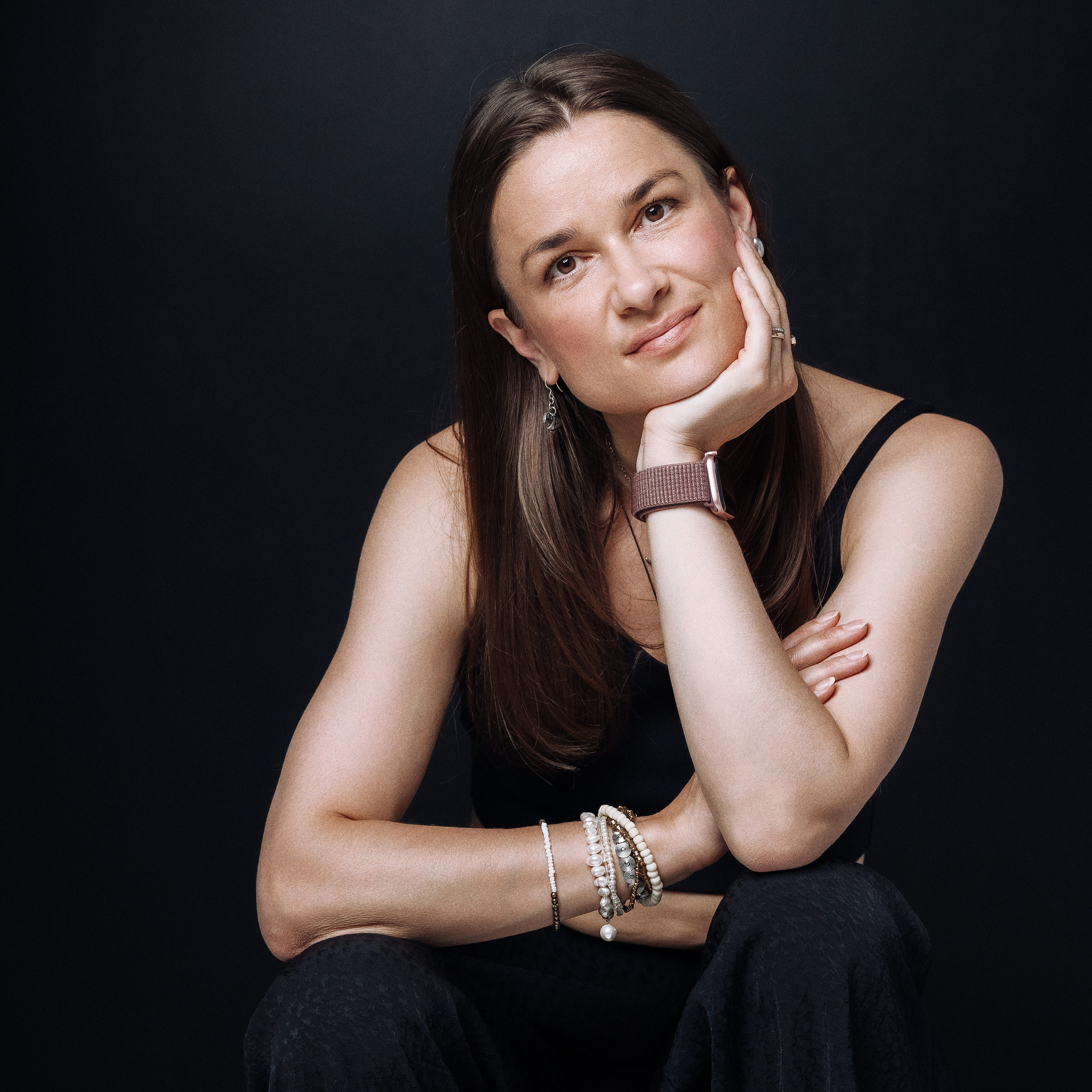 Contact. Valokuvaaja Lahti, Helsinki Elena Salonen