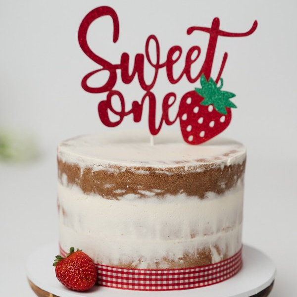 Cake smash session. Newborn and family photographer. Hills District. Sydney