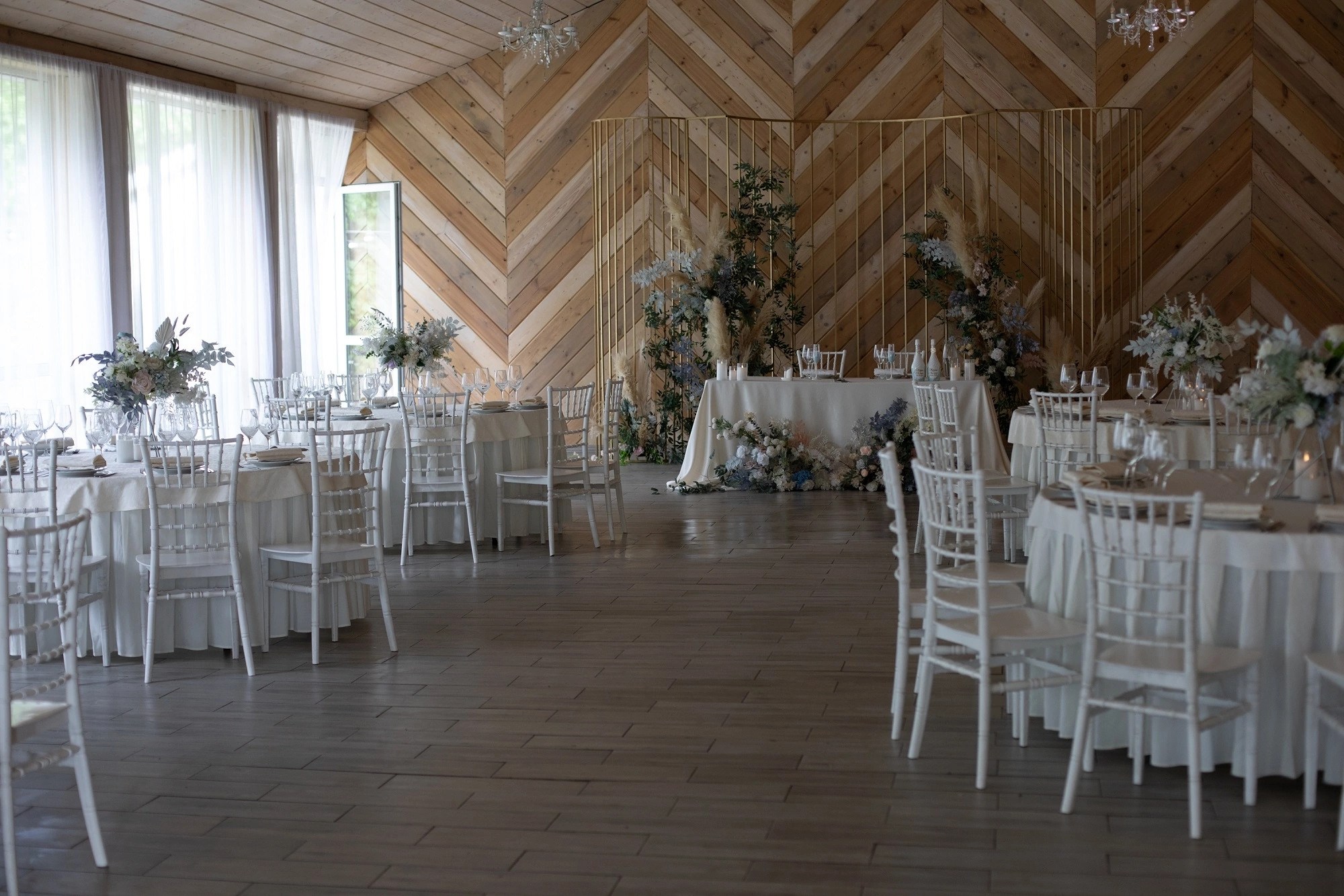 Усадьба лесной берег москва пос новобутаково. Усадьба лесной берег москва пос новобутаково. Усадьба лесной берег большой панорамный зал. Новобутаково 44 лесной берег. Усадьба лесной берег москва.