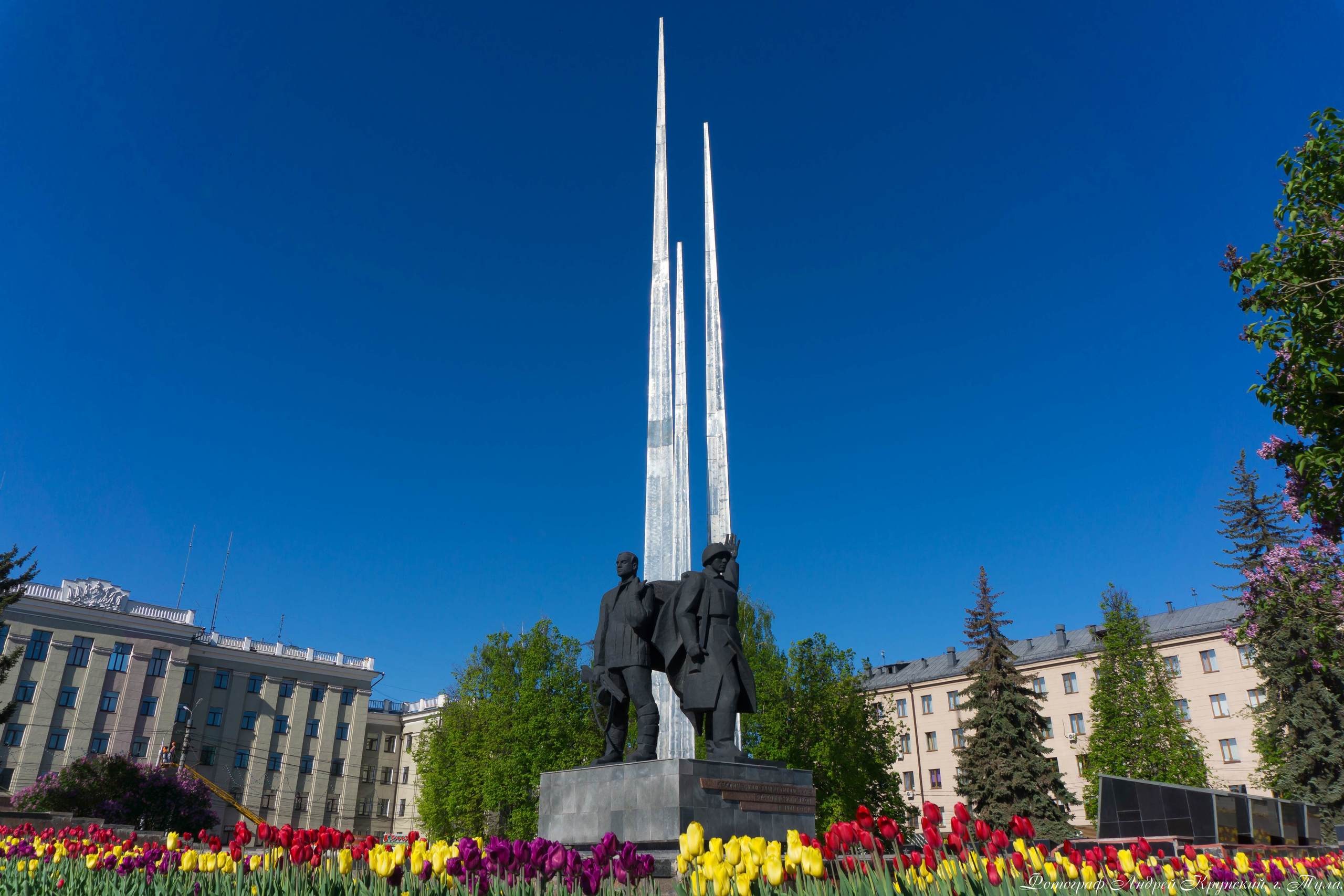Монумент три штыка сердобск. Памятник три штыка в туле. Обелиск в туле. Памятник три штыка в туле. Алексин тула три штыка расписание.