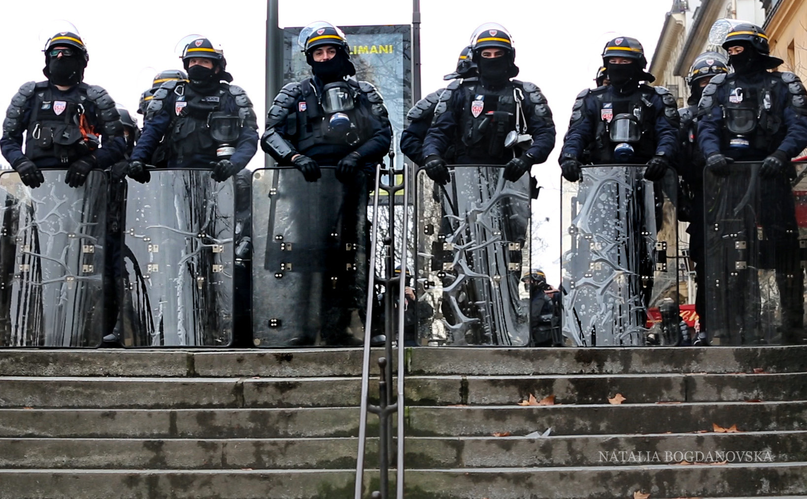 Le mendiant et le policier. Natalia Bogdanovska. Films et photographie corporate en France