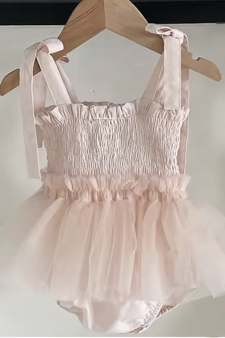 Cake smash outfits for girls. Newborn and family photographer. Hills District. Sydney